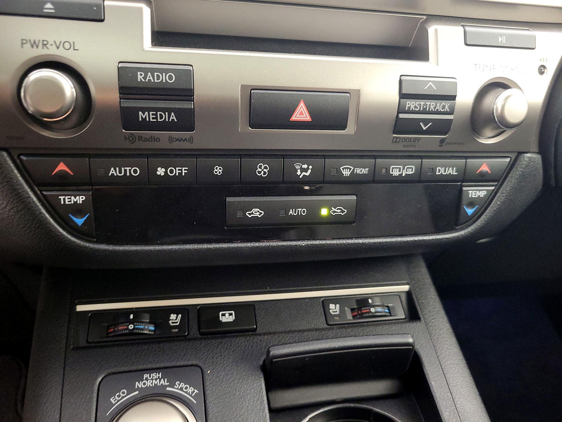 Thumbnail: 2014 Lexus ES - 17