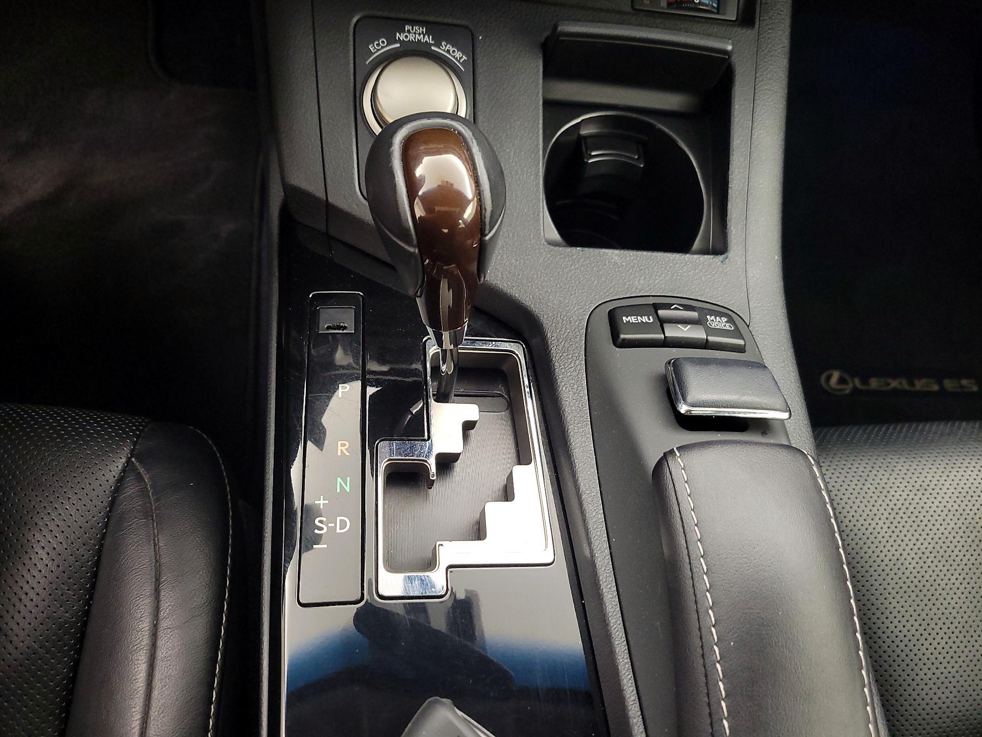 Thumbnail: 2014 Lexus ES - 18