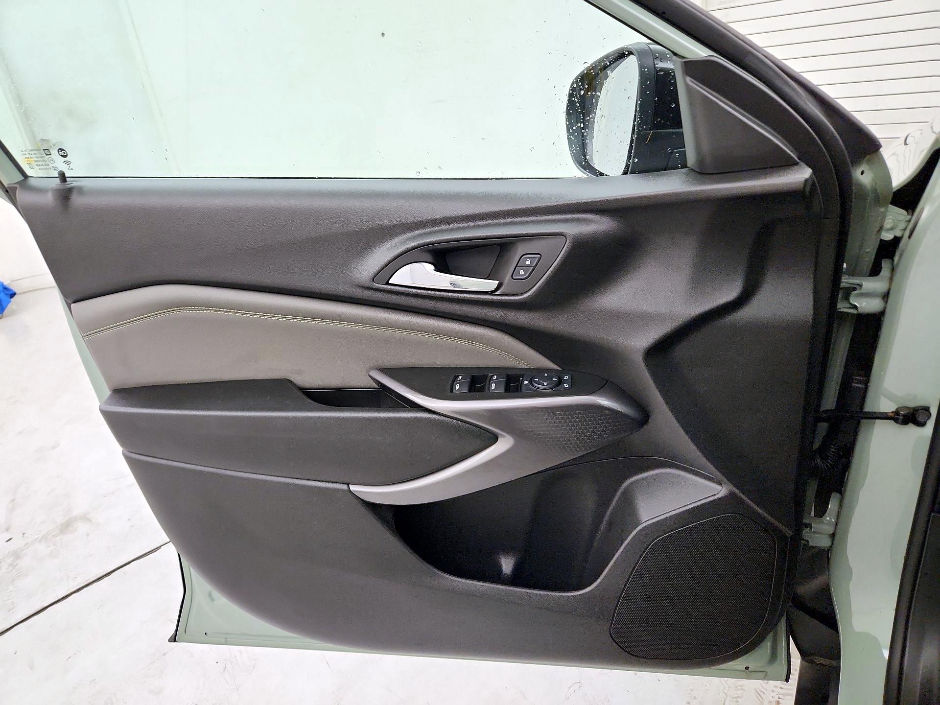 Thumbnail: 2025 Chevrolet Trax - 12