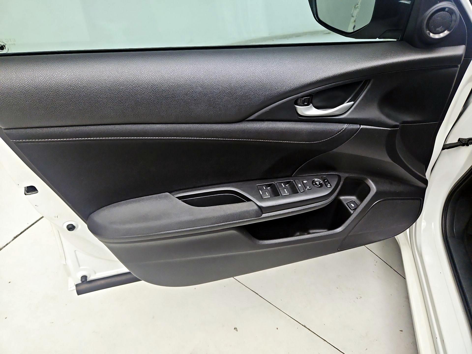 Thumbnail: 2019 Honda Insight - 12
