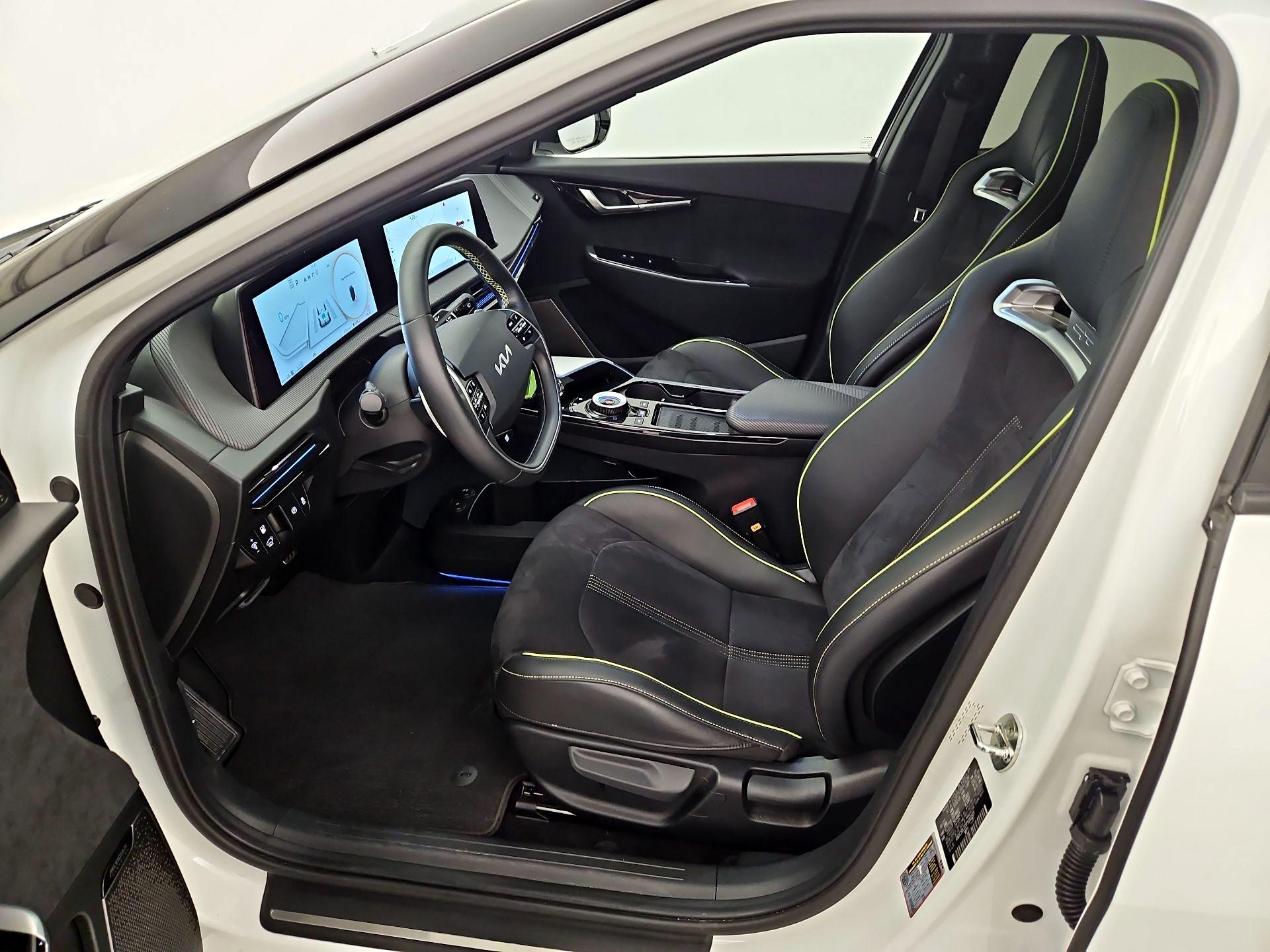 Thumbnail: 2023 Kia EV6 - 11