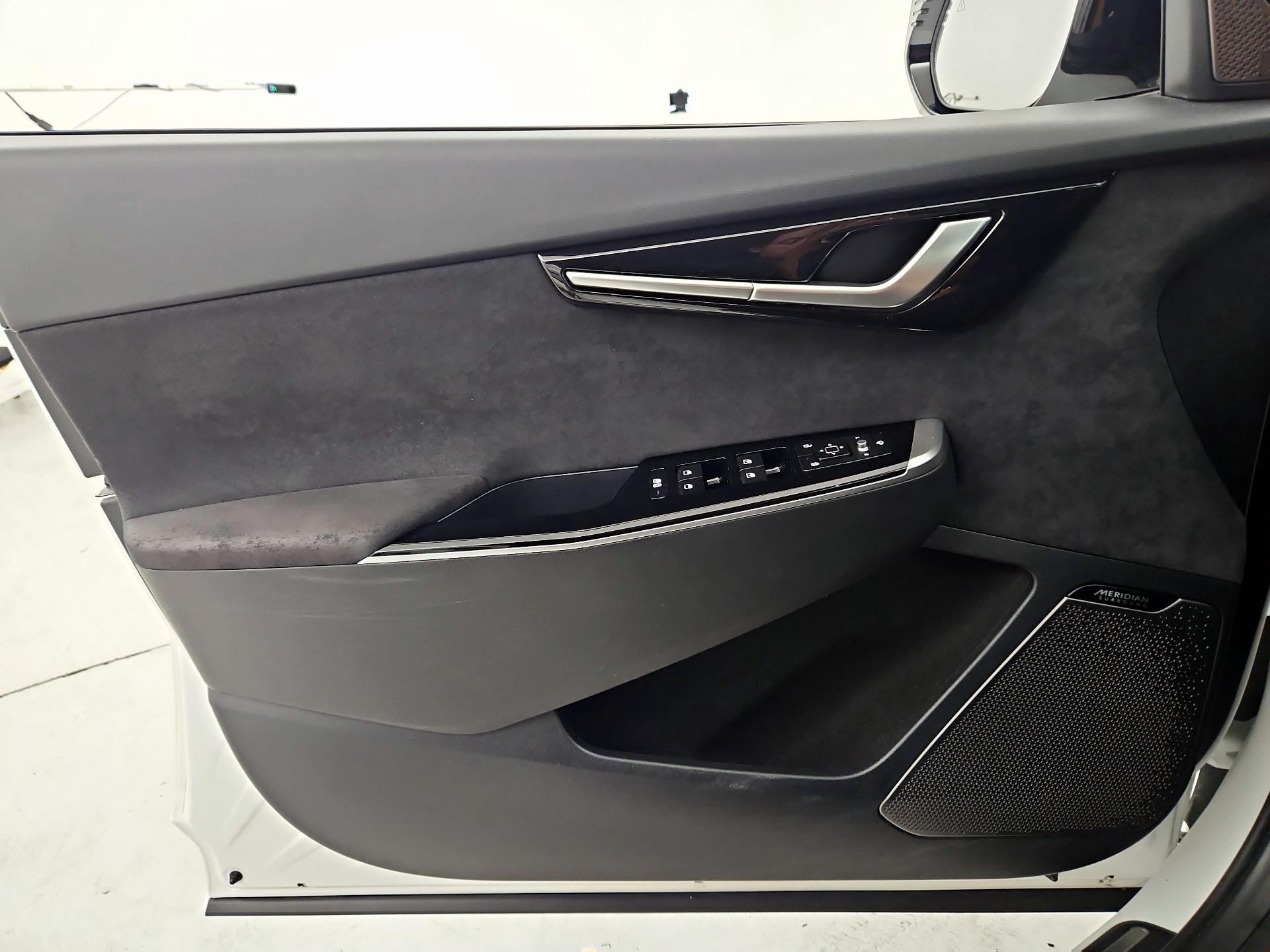 Thumbnail: 2023 Kia EV6 - 12