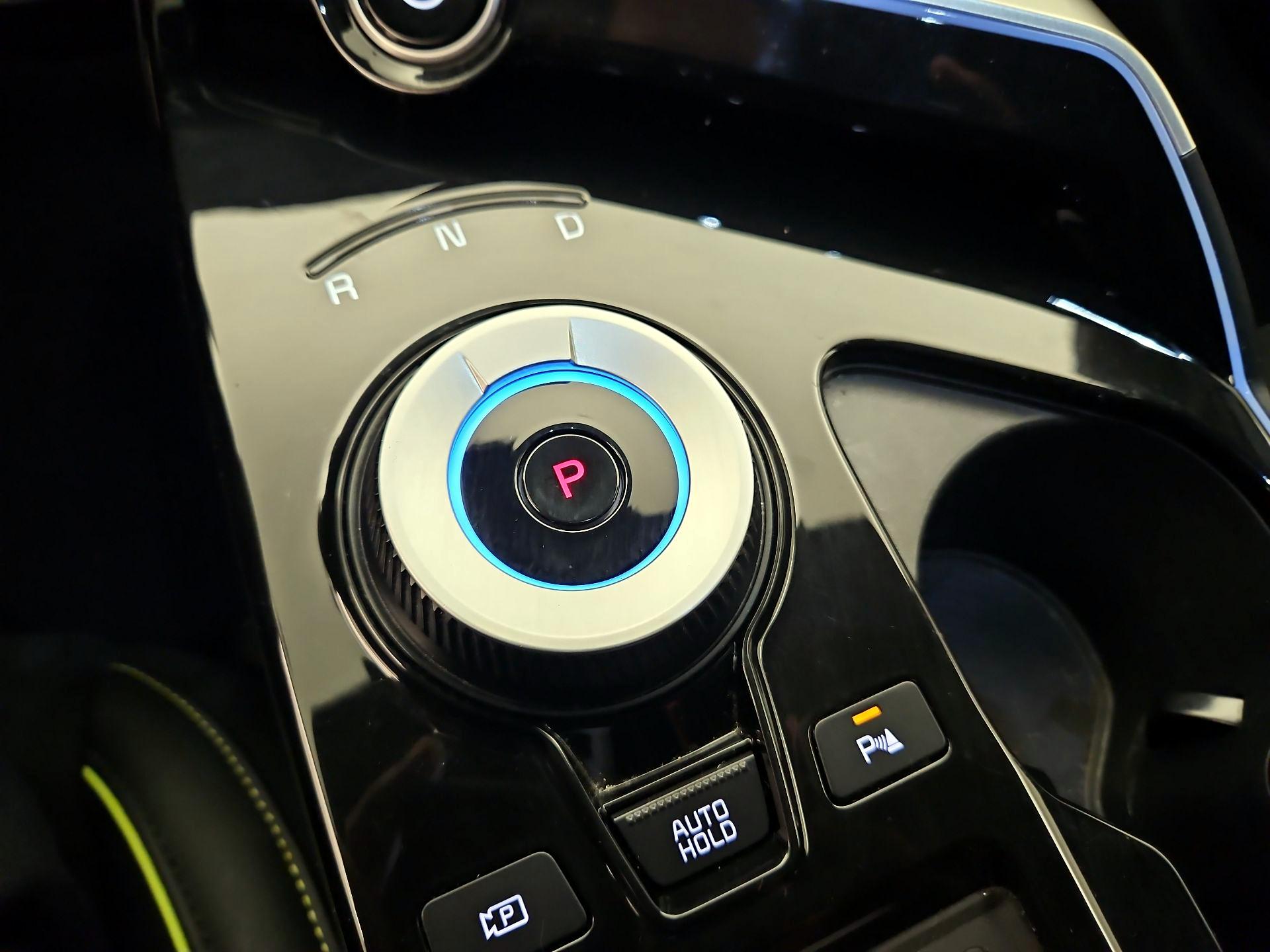 Thumbnail: 2023 Kia EV6 - 18