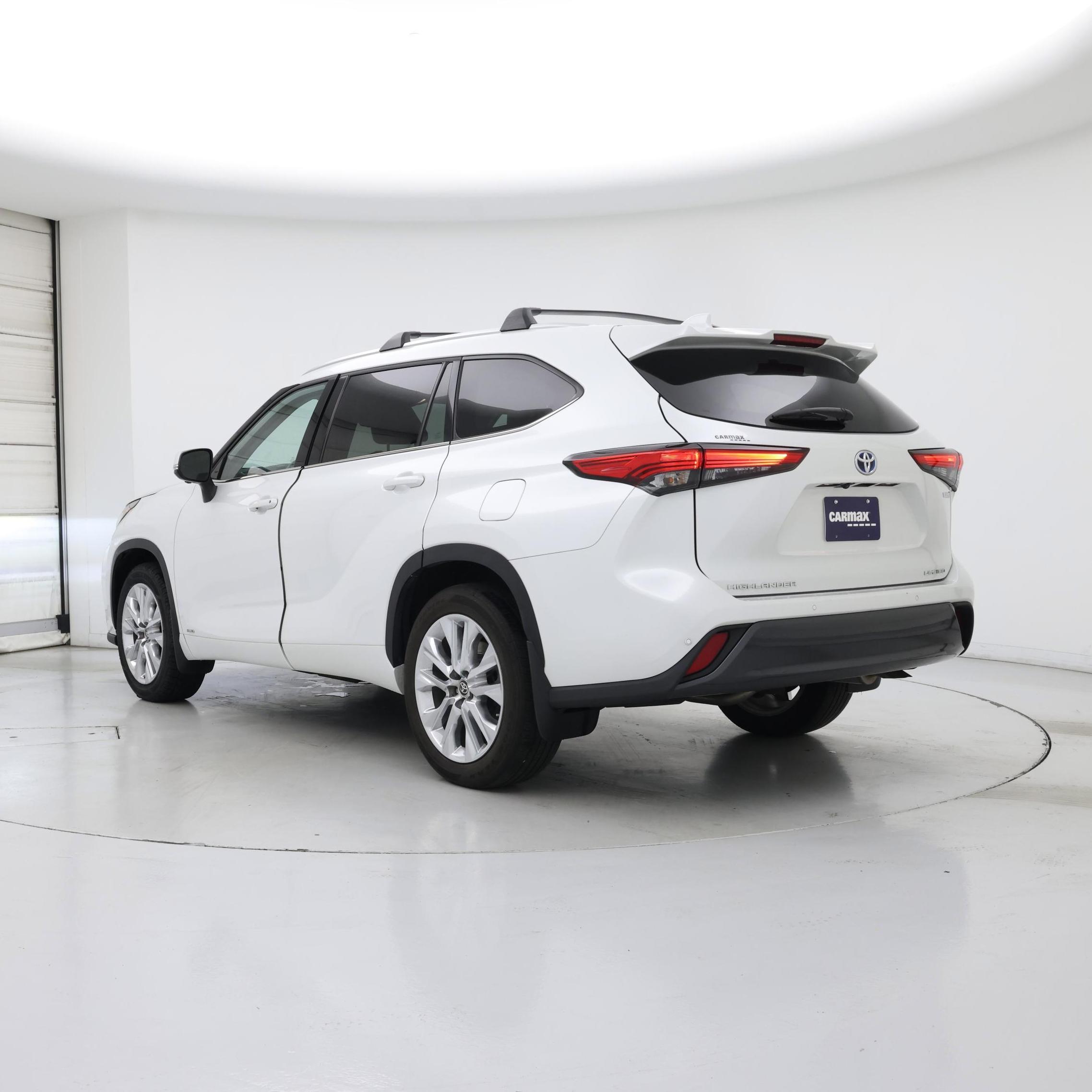 Thumbnail: 2023 Toyota Highlander - 2