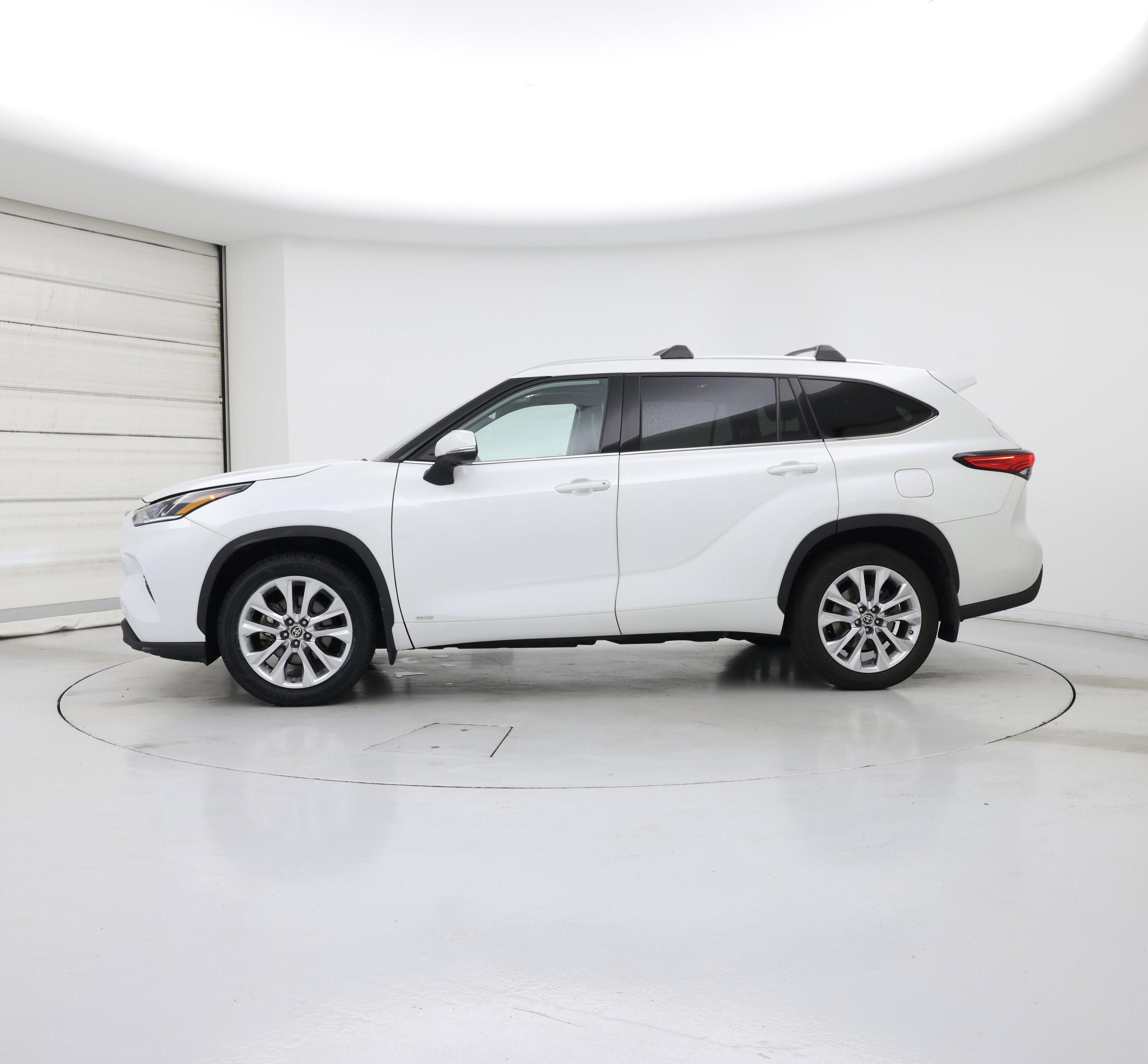 Thumbnail: 2023 Toyota Highlander - 3