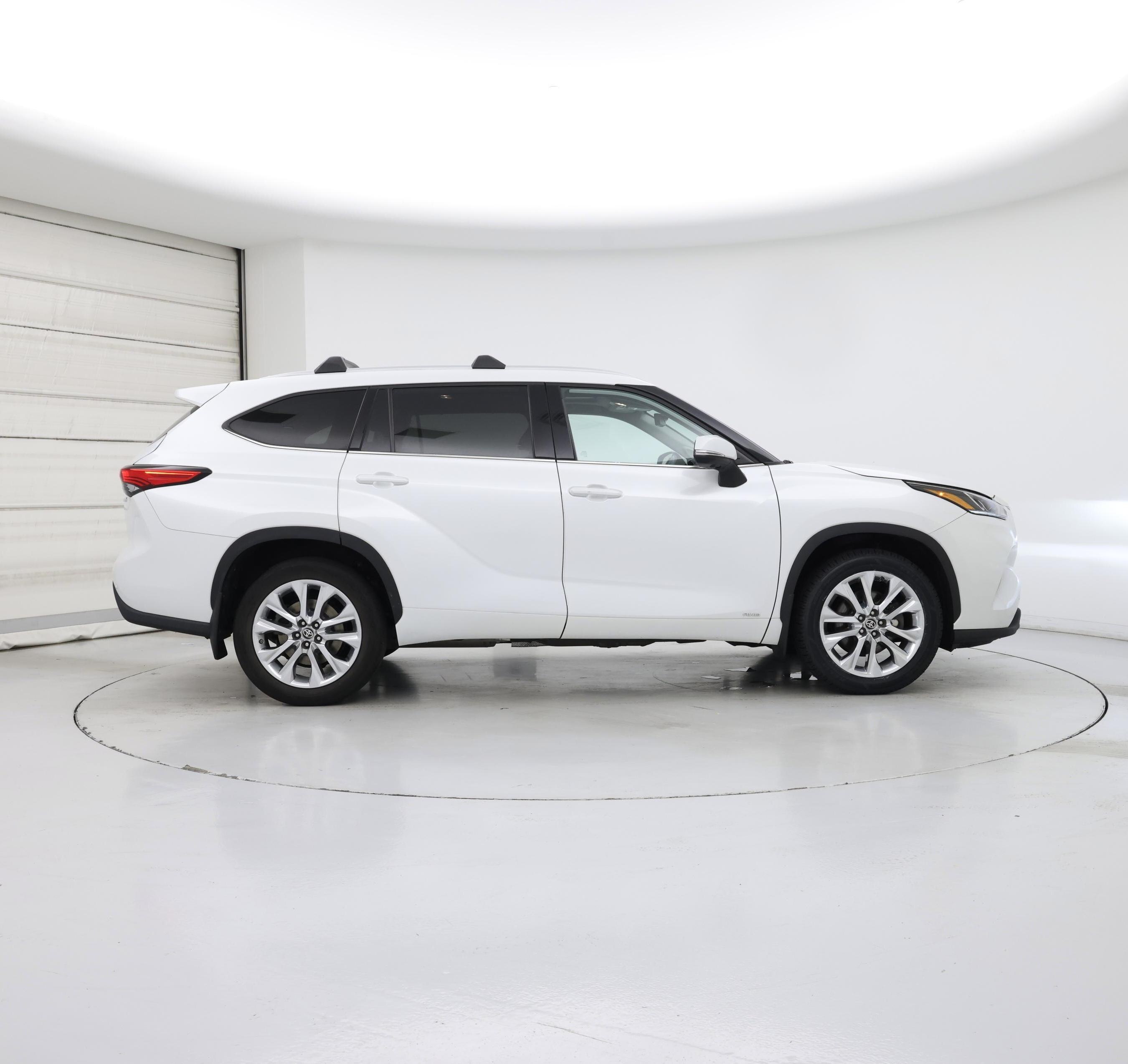 Thumbnail: 2023 Toyota Highlander - 7