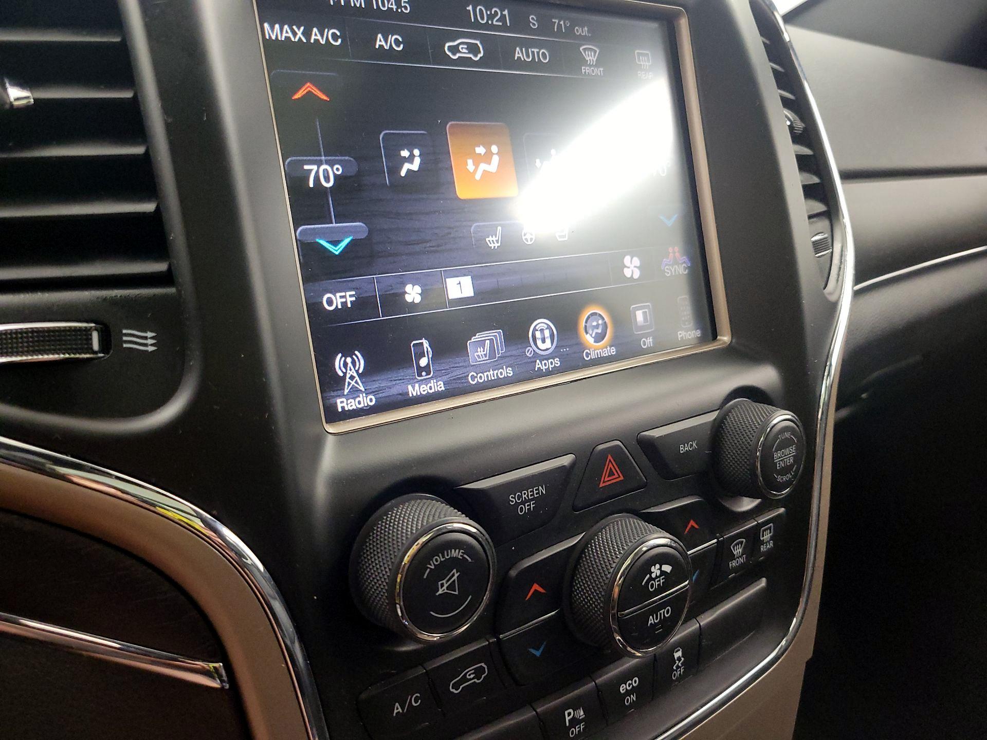 Thumbnail: 2015 Jeep Grand Cherokee - 16
