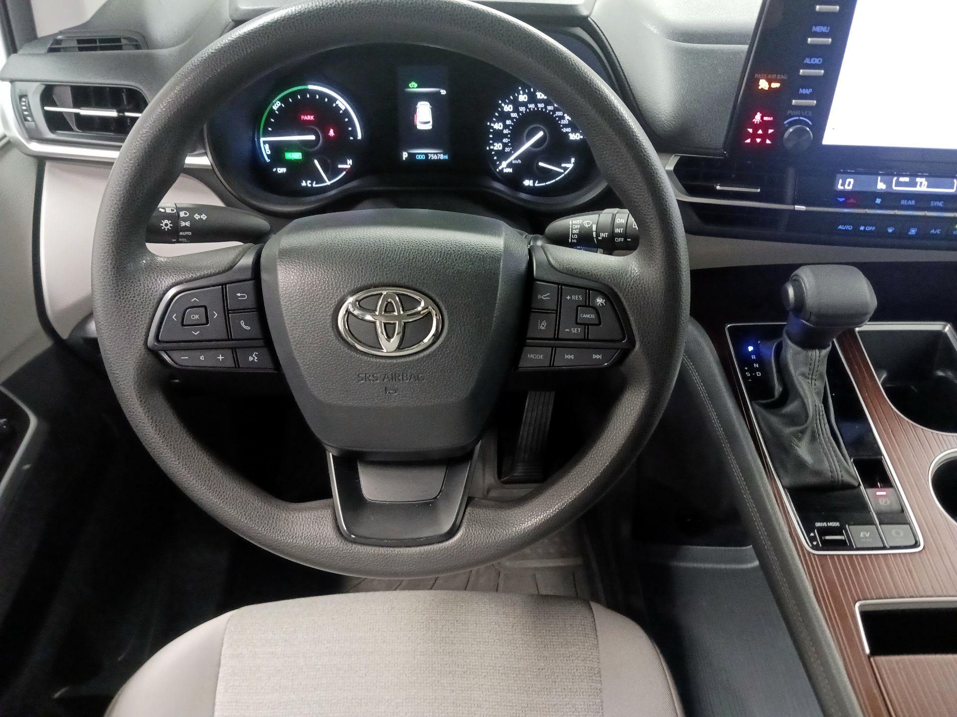 Thumbnail: 2023 Toyota Sienna - 10