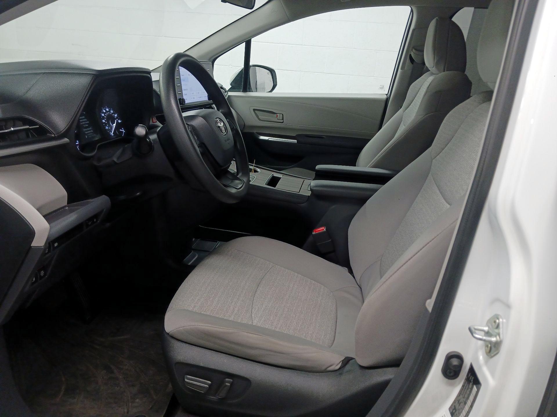Thumbnail: 2023 Toyota Sienna - 11
