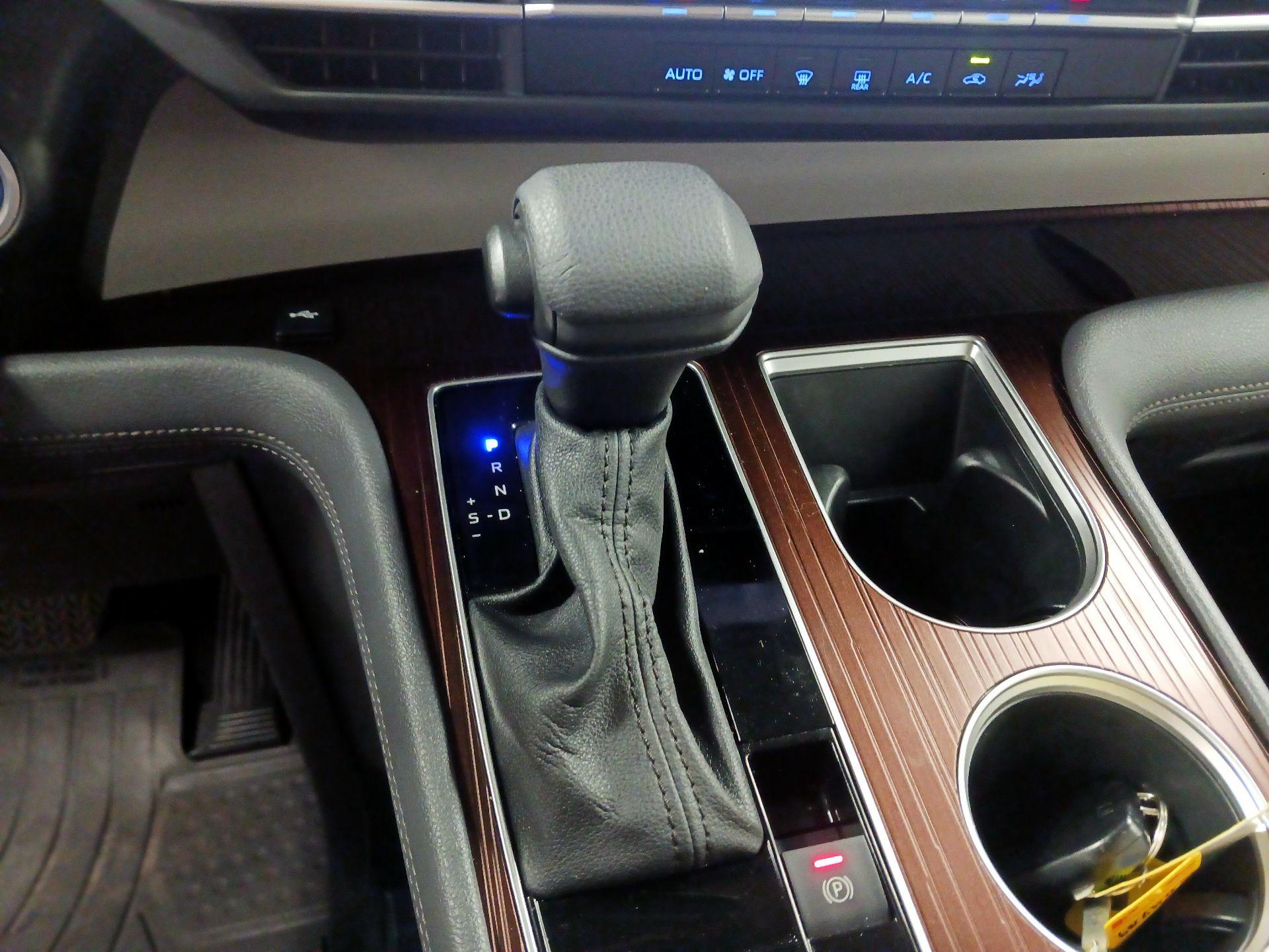 Thumbnail: 2023 Toyota Sienna - 16