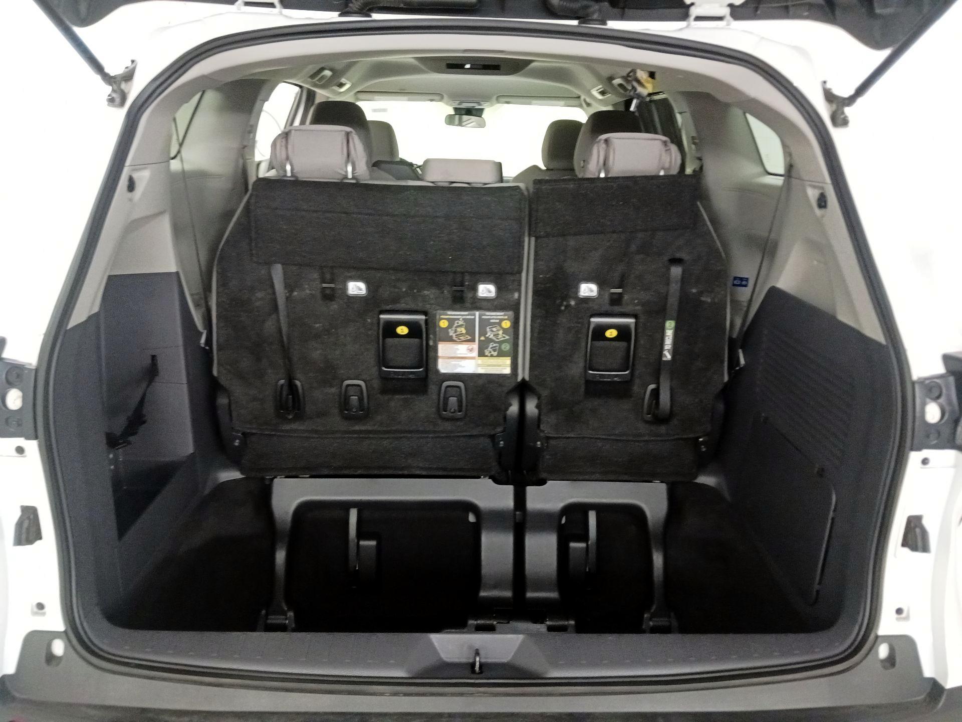 Thumbnail: 2023 Toyota Sienna - 18
