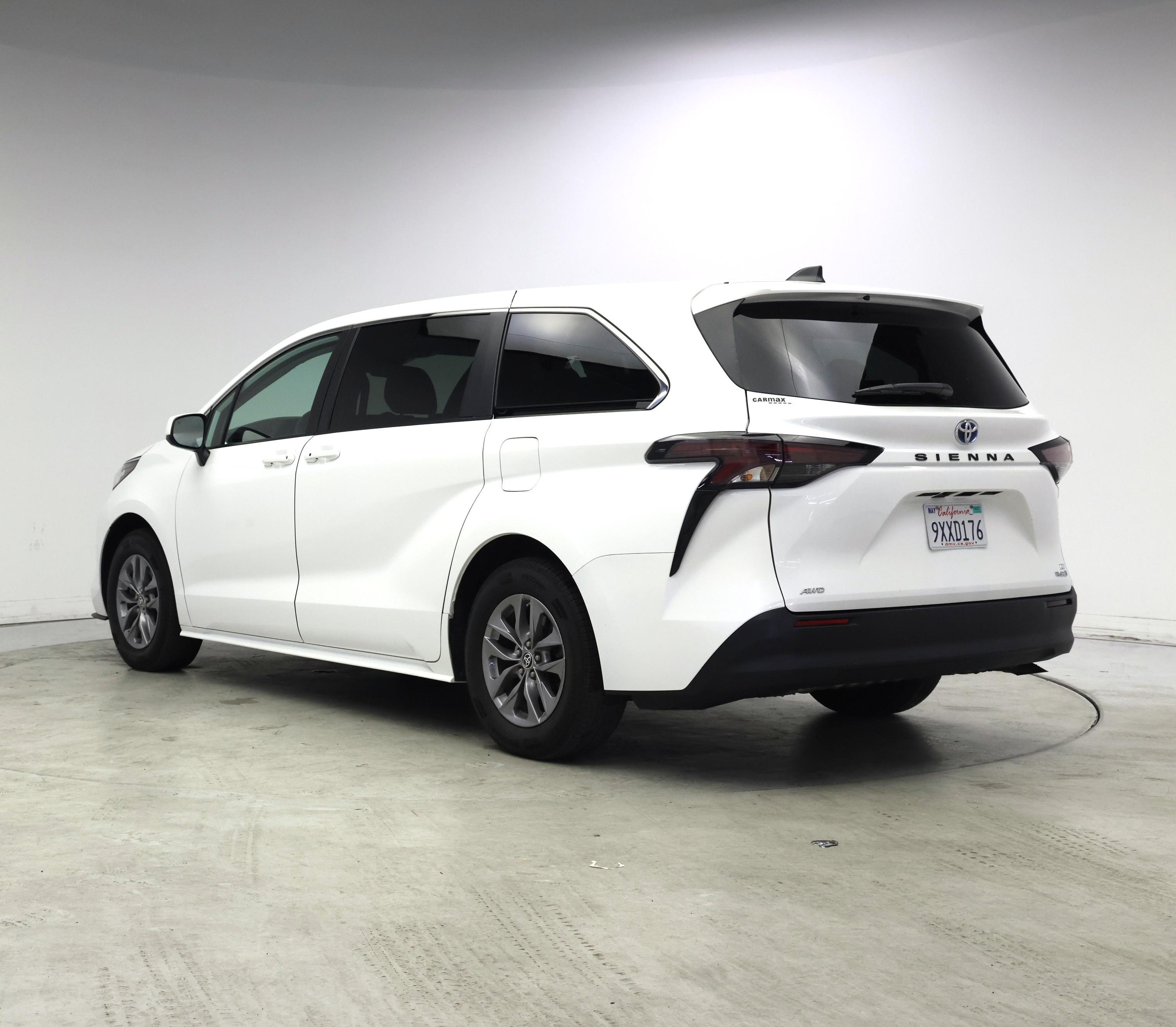 Thumbnail: 2023 Toyota Sienna - 2