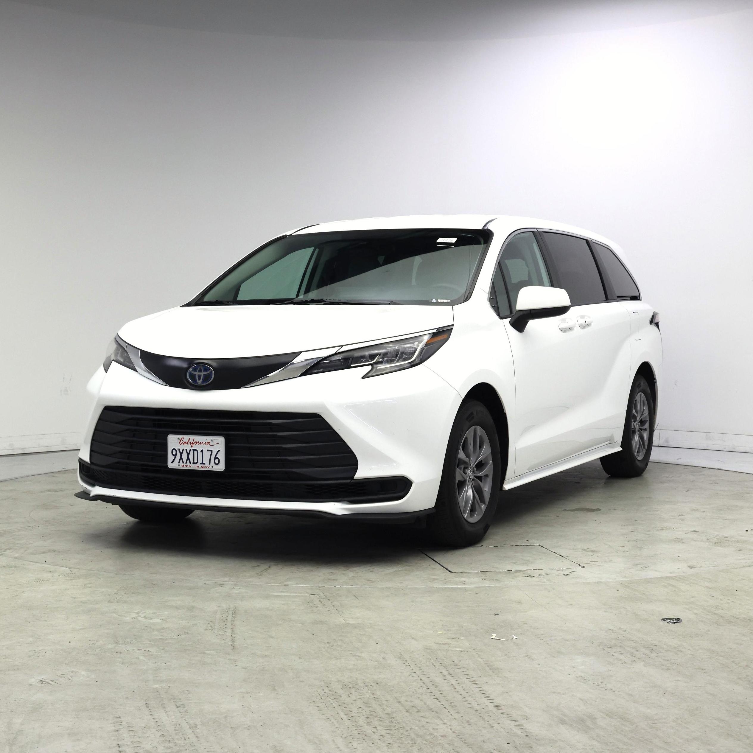 Thumbnail: 2023 Toyota Sienna - 4