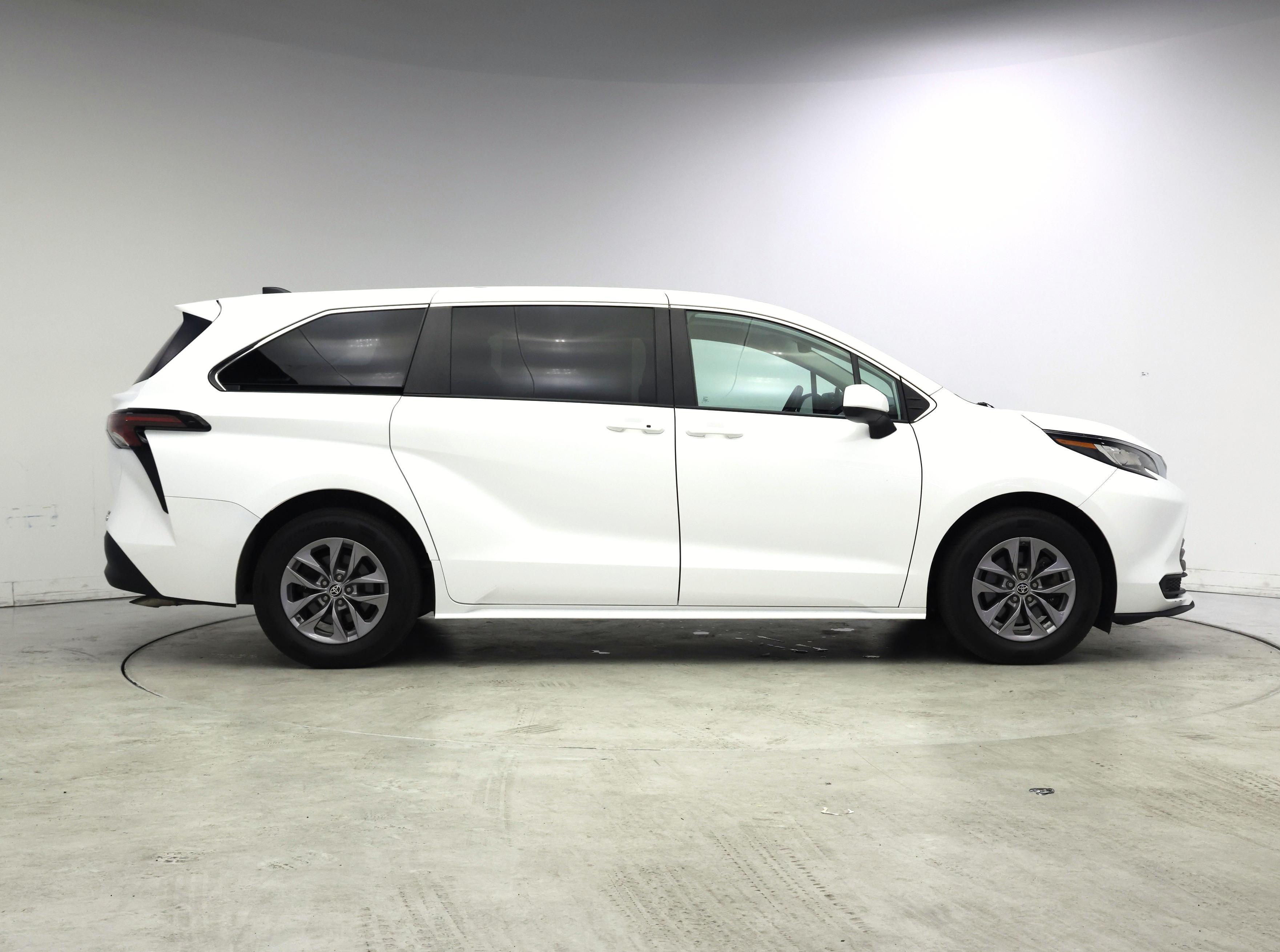 Thumbnail: 2023 Toyota Sienna - 7