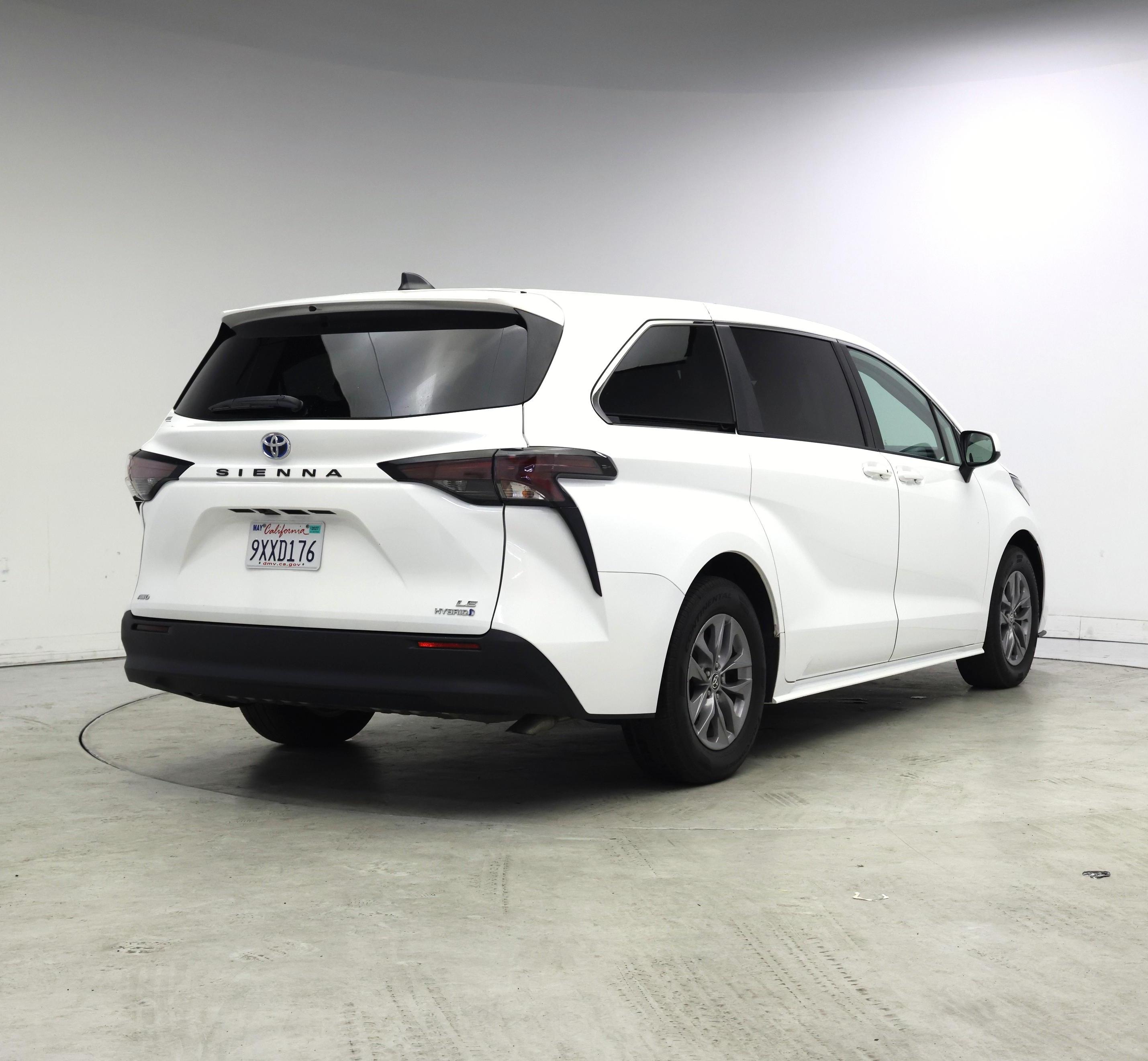 Thumbnail: 2023 Toyota Sienna - 8
