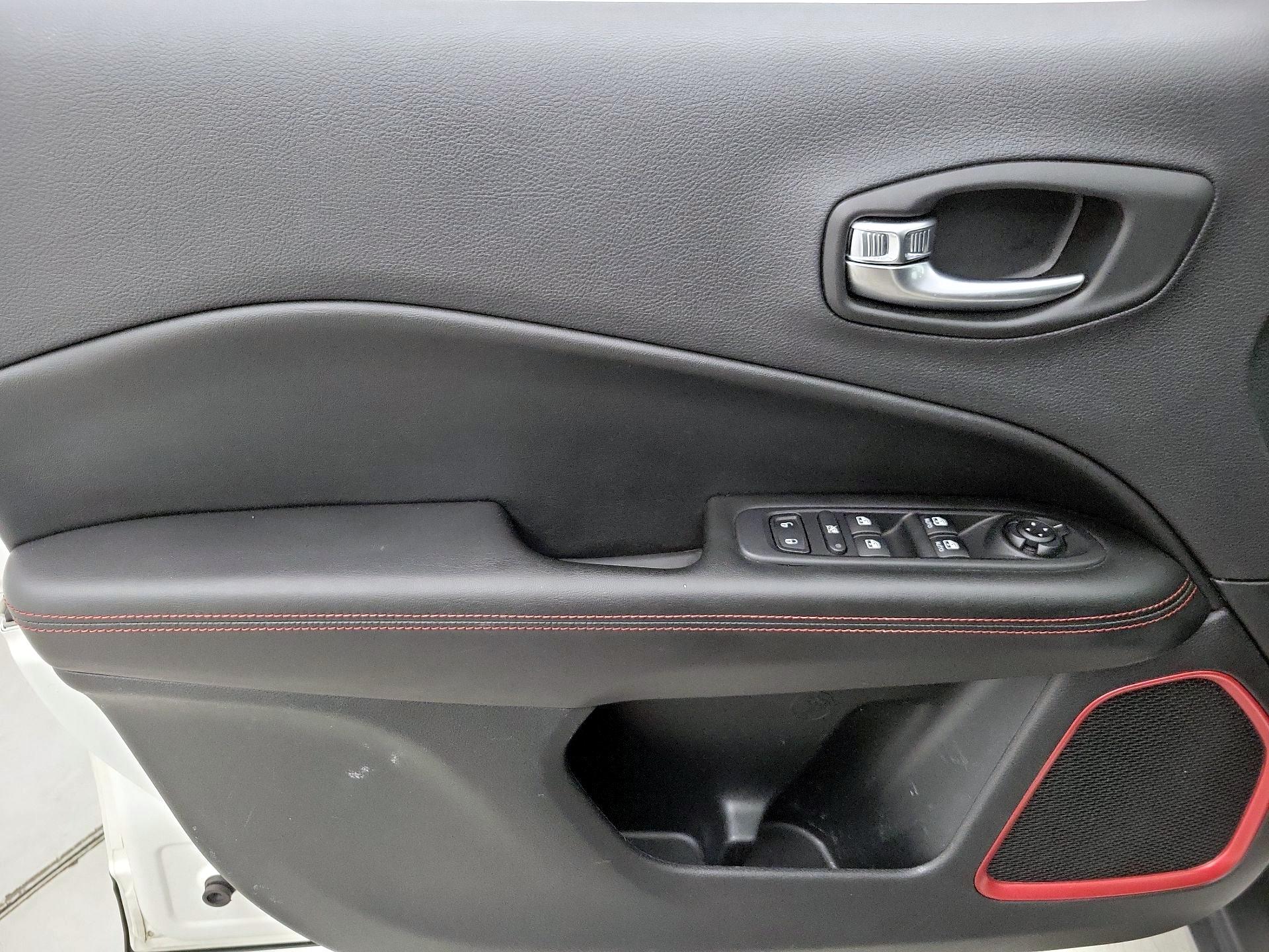 Thumbnail: 2019 Jeep Compass - 12