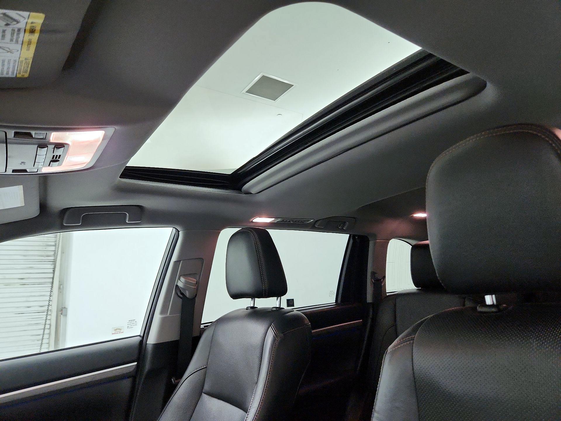 Thumbnail: 2017 Toyota Highlander - 18