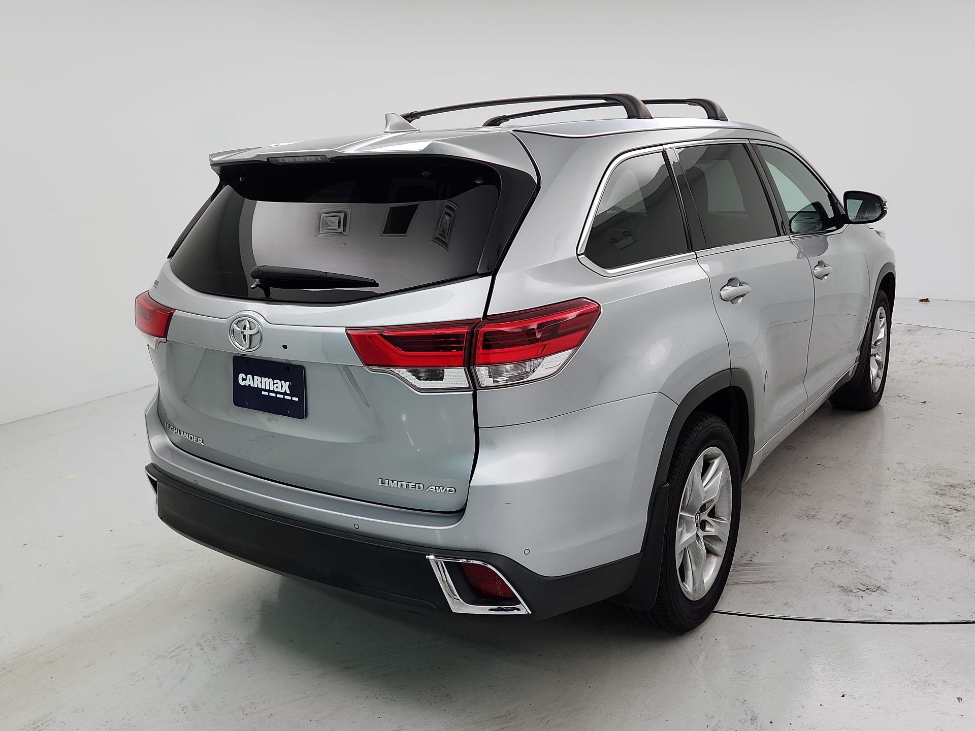 Thumbnail: 2017 Toyota Highlander - 5