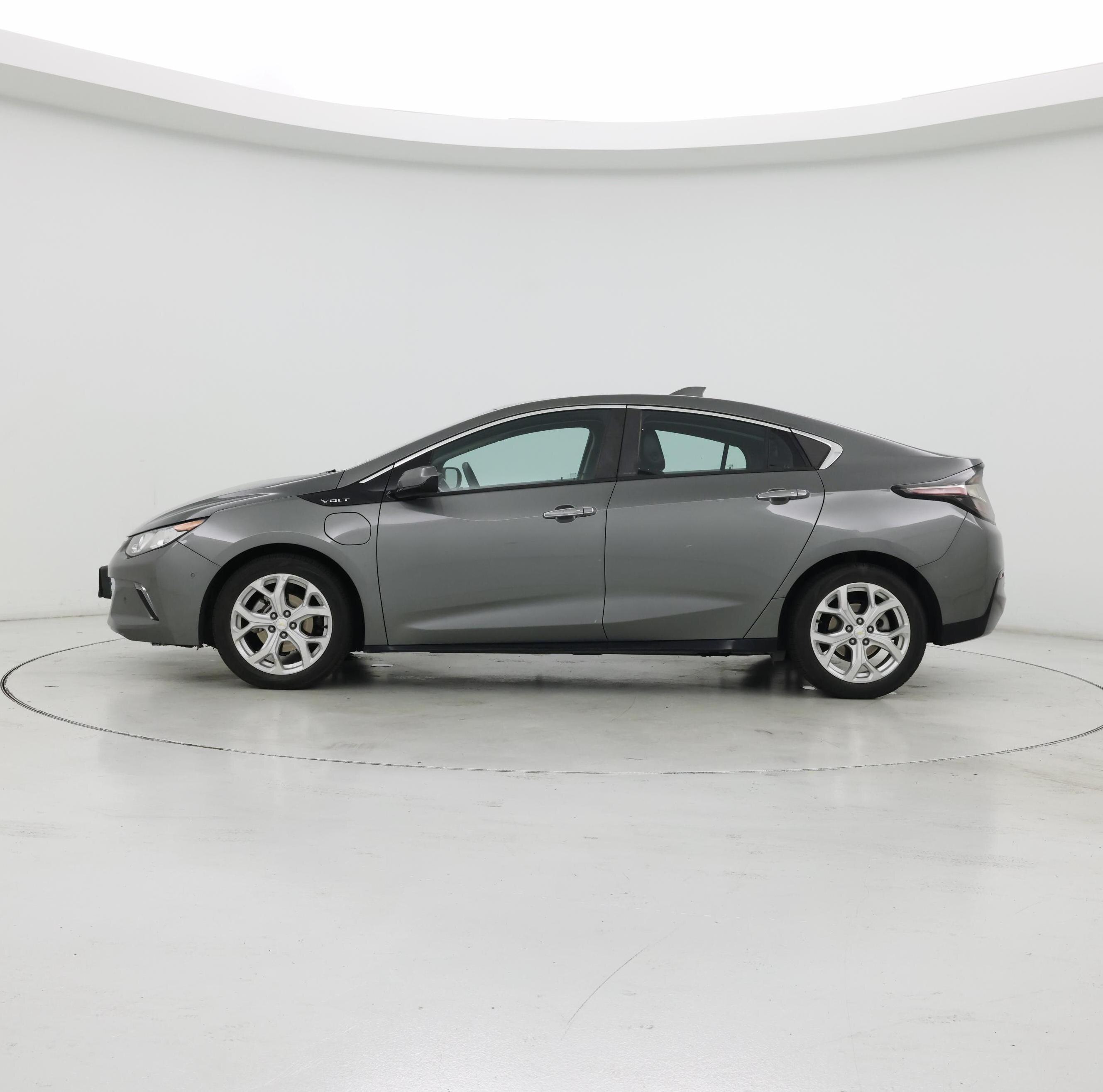 Thumbnail: 2017 Chevrolet Volt - 3