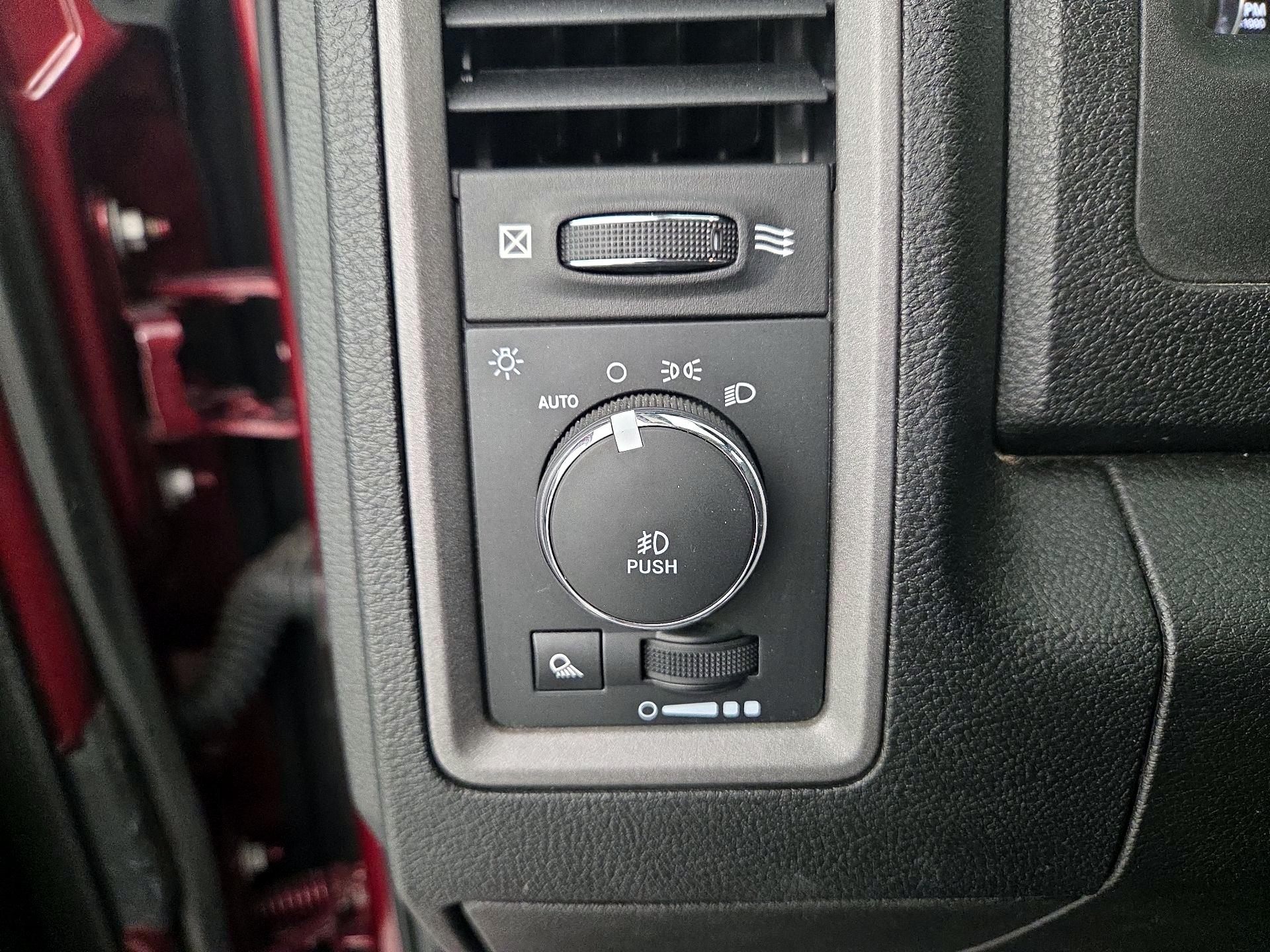 Thumbnail: 2021 RAM 1500 Classic - 13