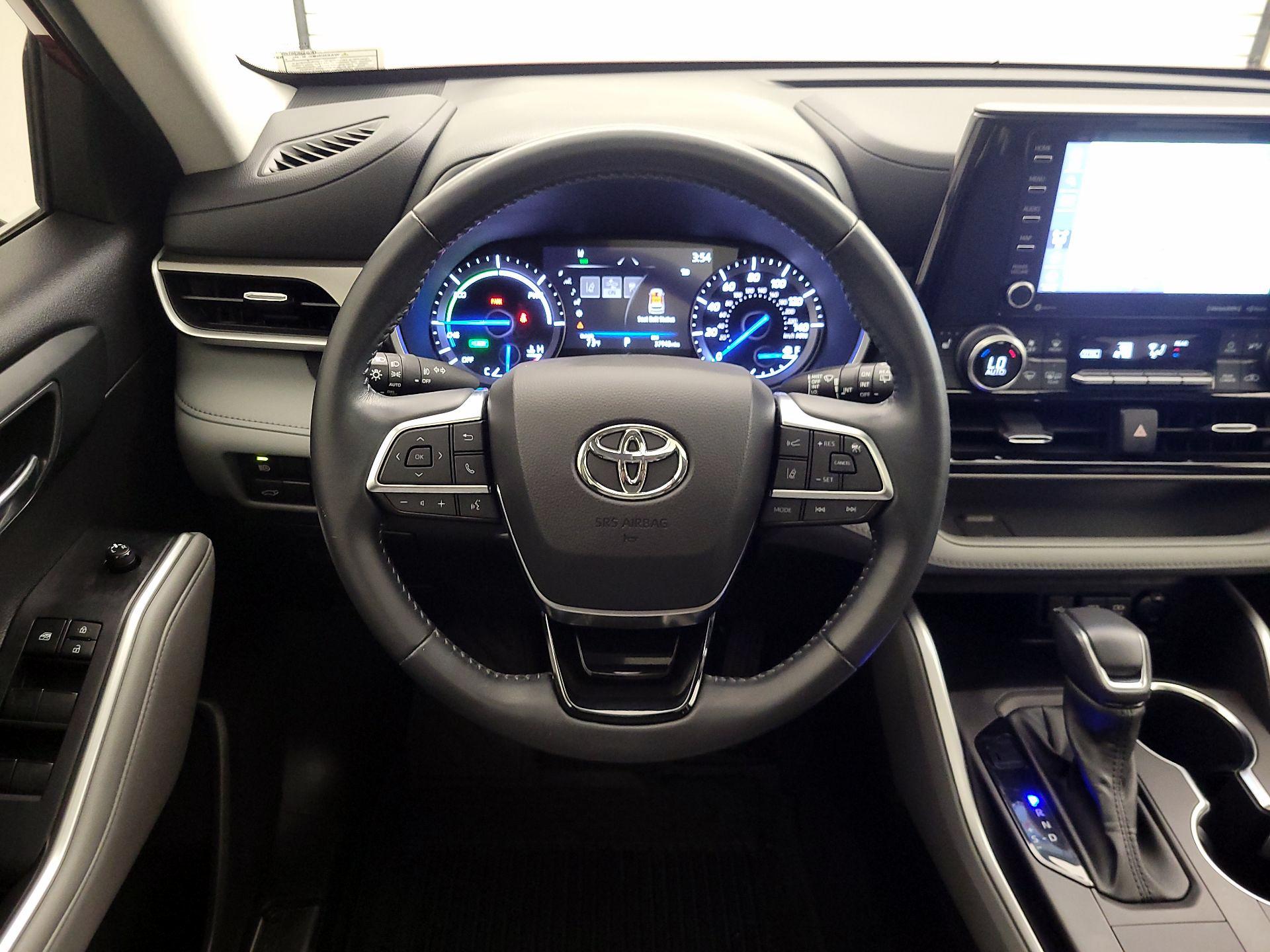 Thumbnail: 2021 Toyota Highlander - 10