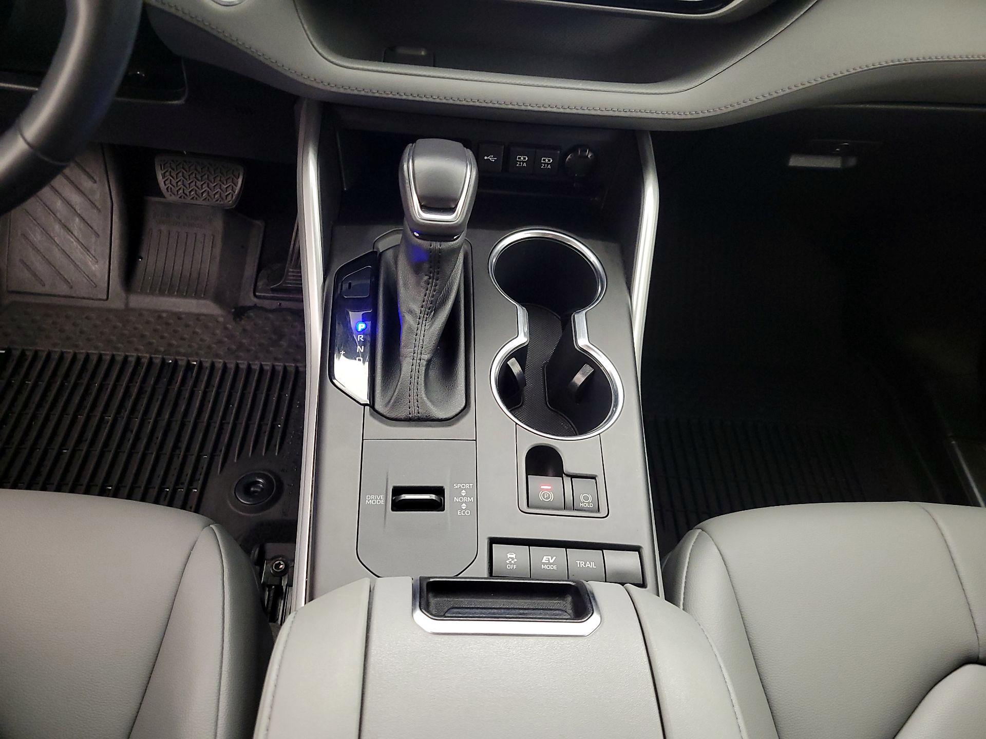 Thumbnail: 2021 Toyota Highlander - 18