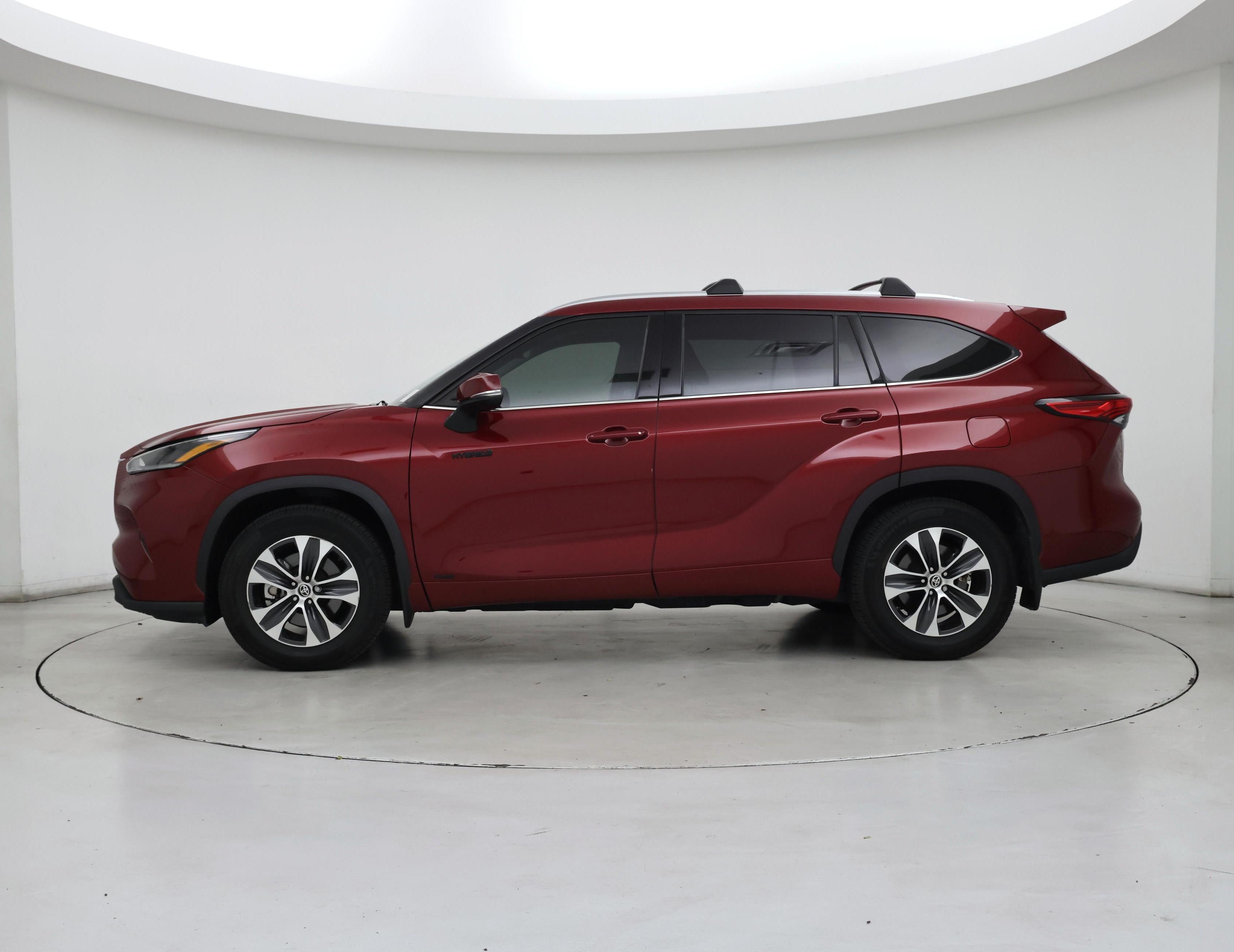 Thumbnail: 2021 Toyota Highlander - 3