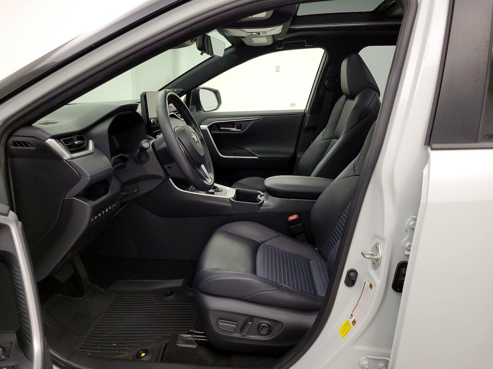2024 Toyota RAV4 XSE - Photo 12