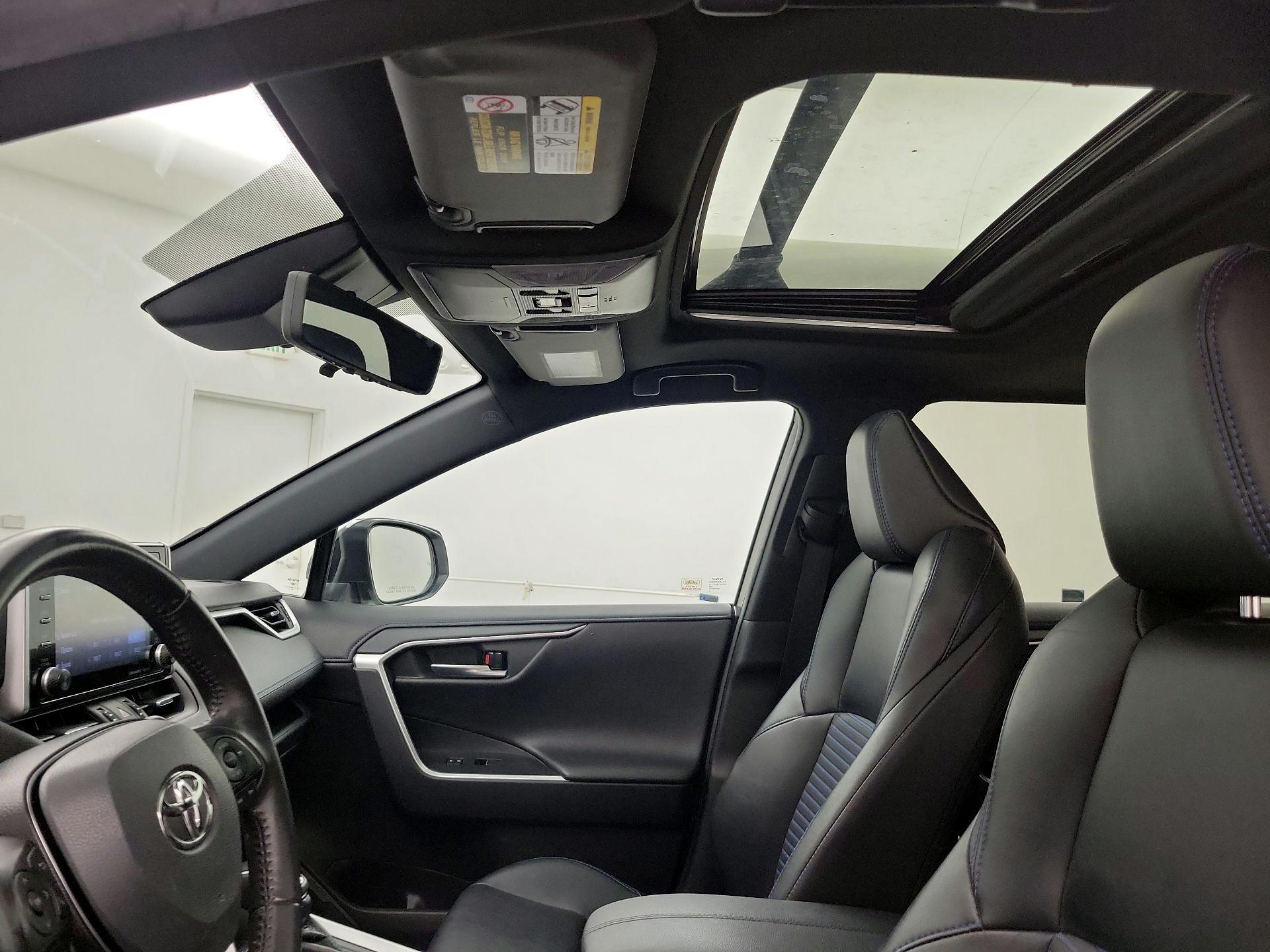 Thumbnail: 2020 Toyota RAV4 - 19