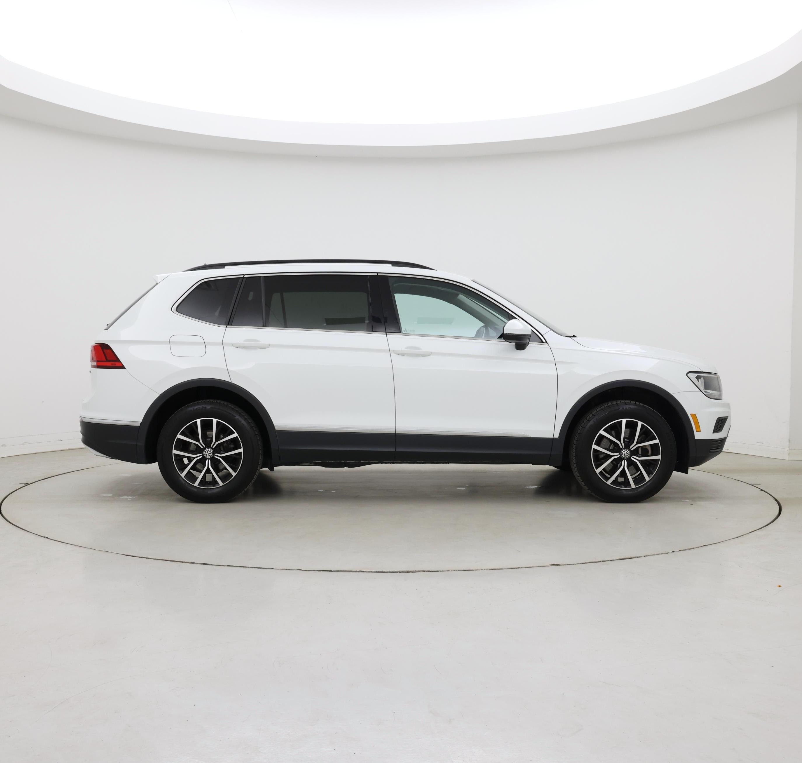 Thumbnail: 2021 Volkswagen Tiguan - 7