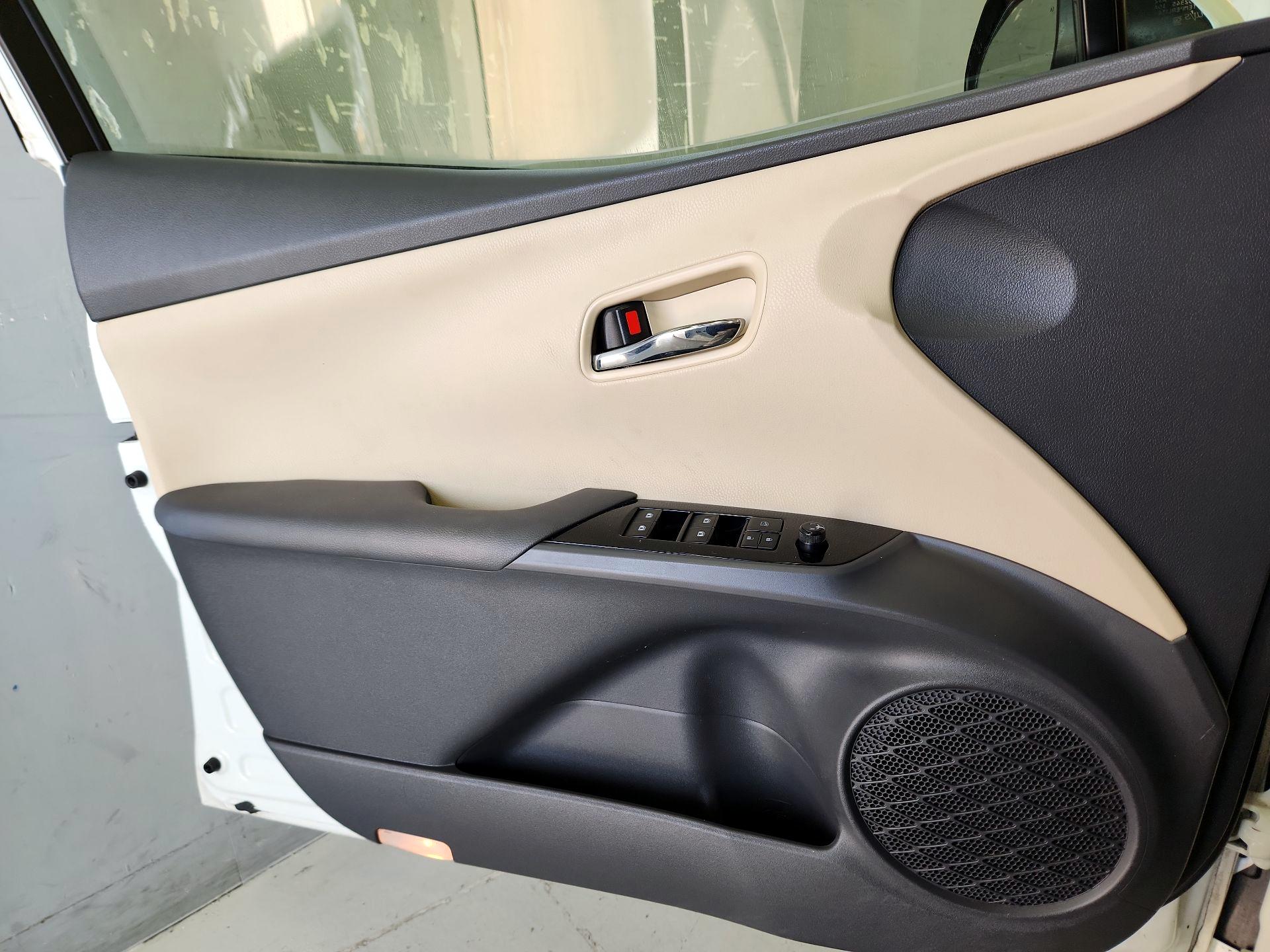 Thumbnail: 2016 Toyota Prius - 12