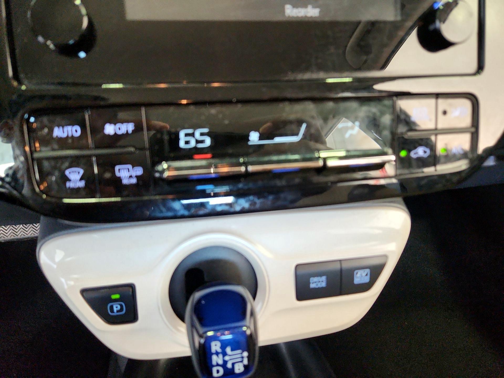 Thumbnail: 2016 Toyota Prius - 16