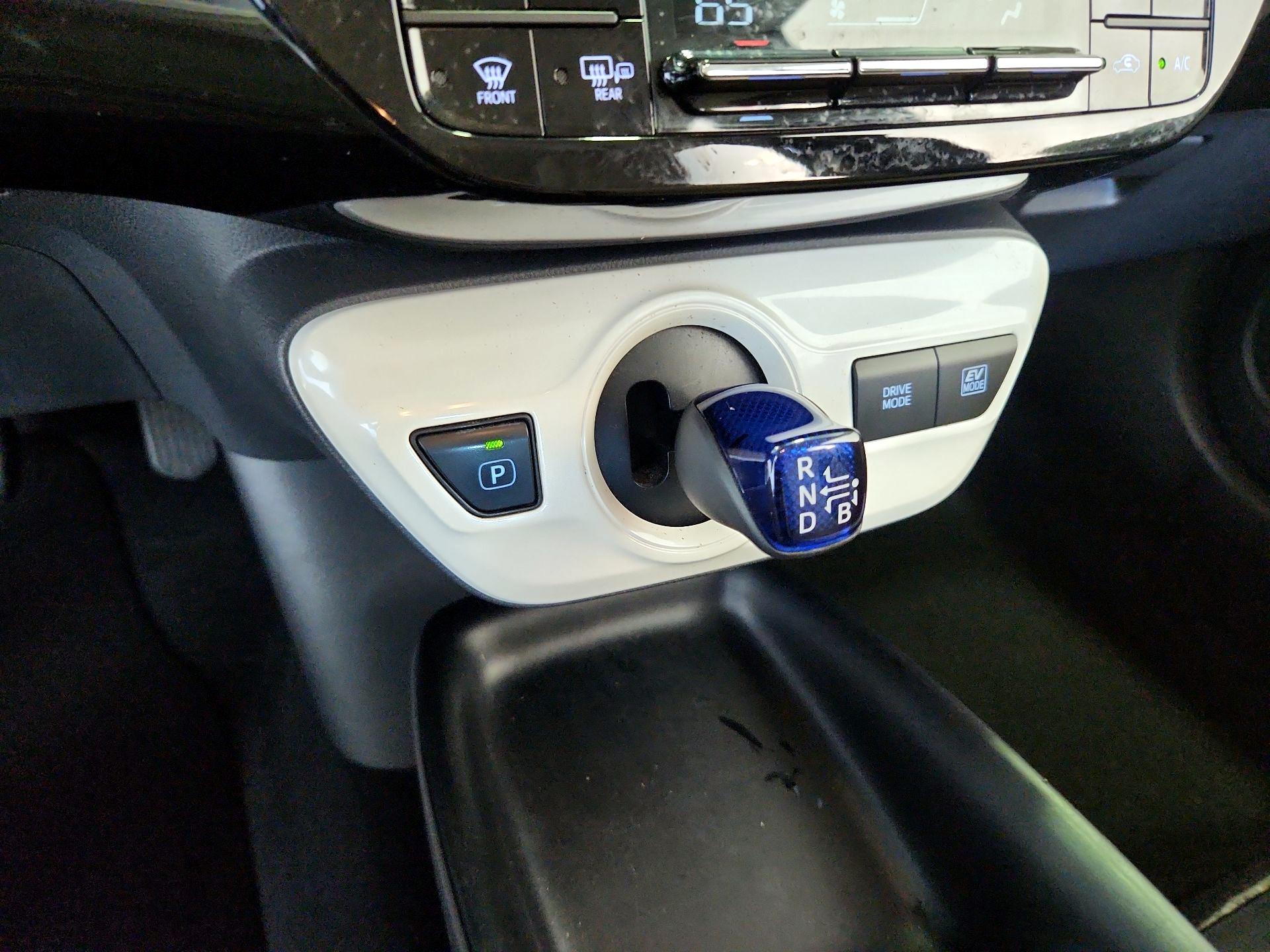Thumbnail: 2016 Toyota Prius - 17