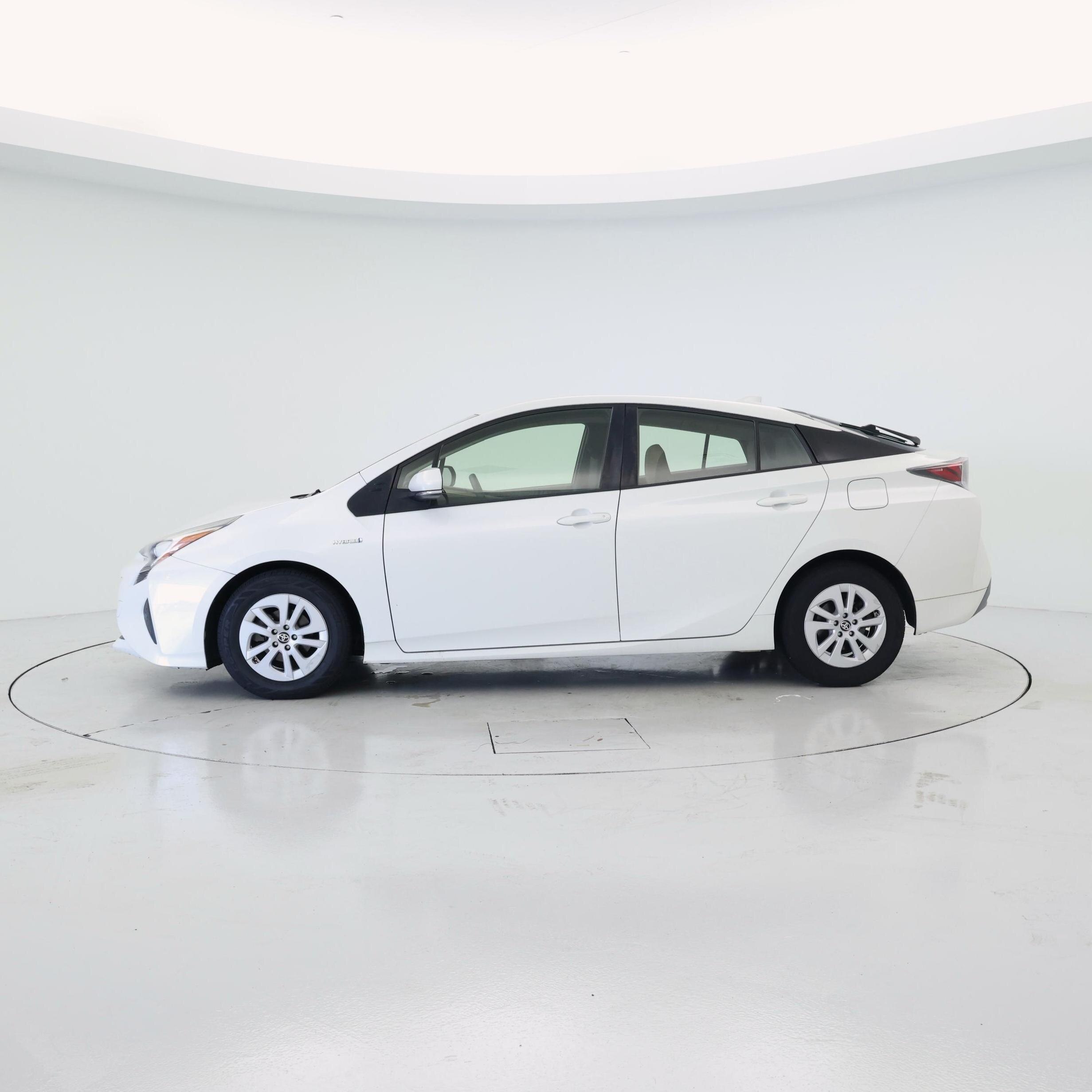 Thumbnail: 2016 Toyota Prius - 3