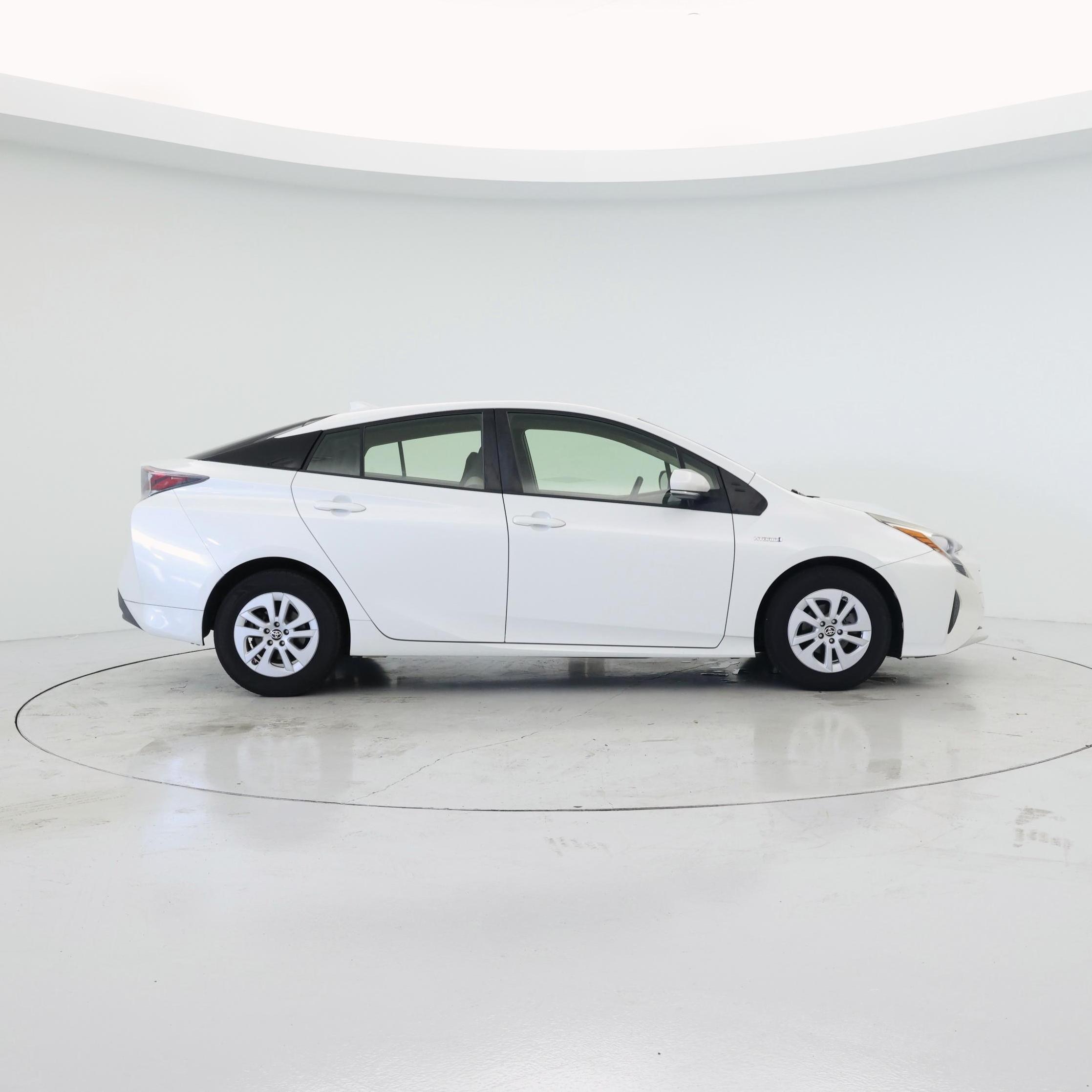 Thumbnail: 2016 Toyota Prius - 7