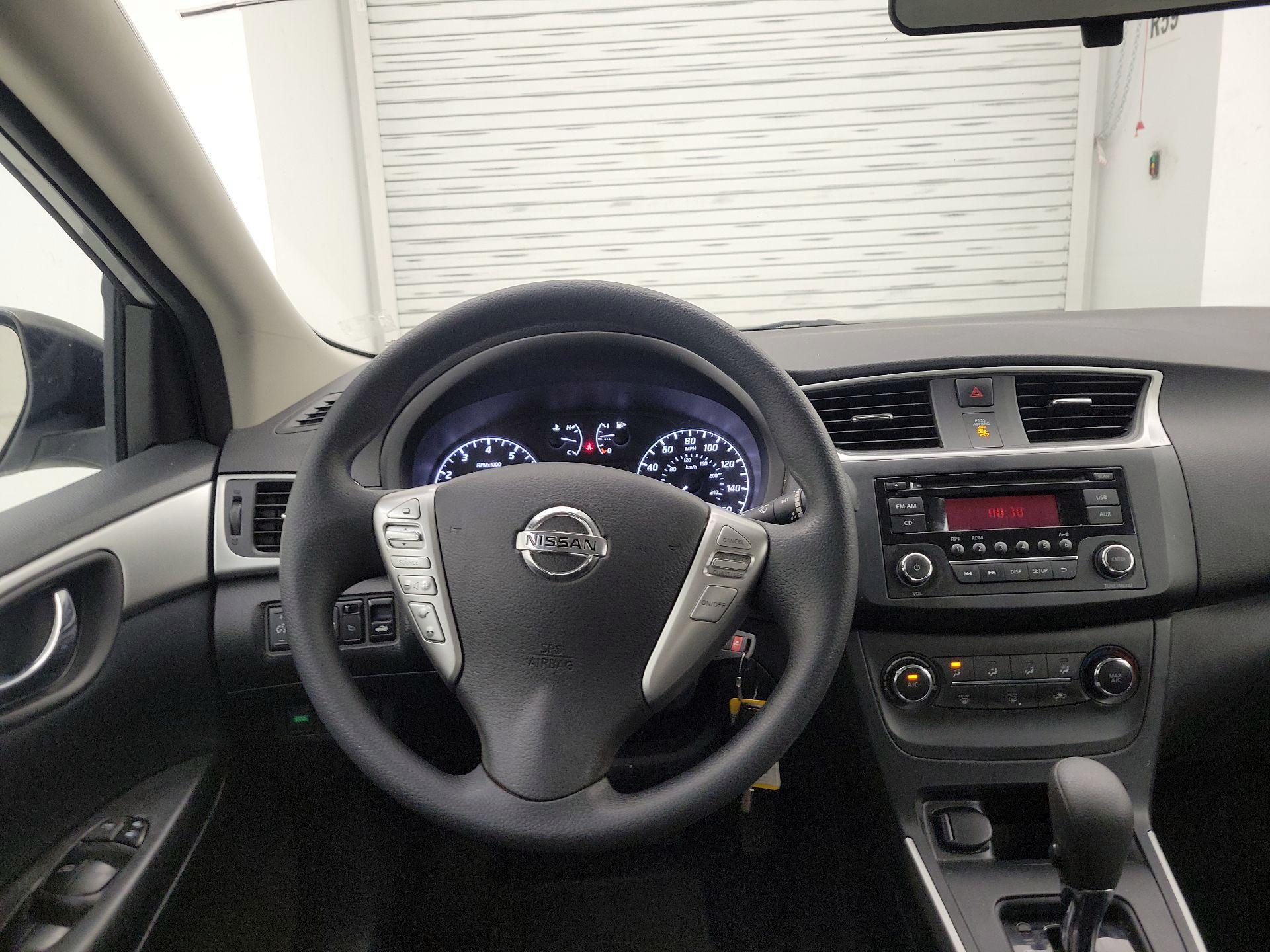 Thumbnail: 2016 Nissan Sentra - 10