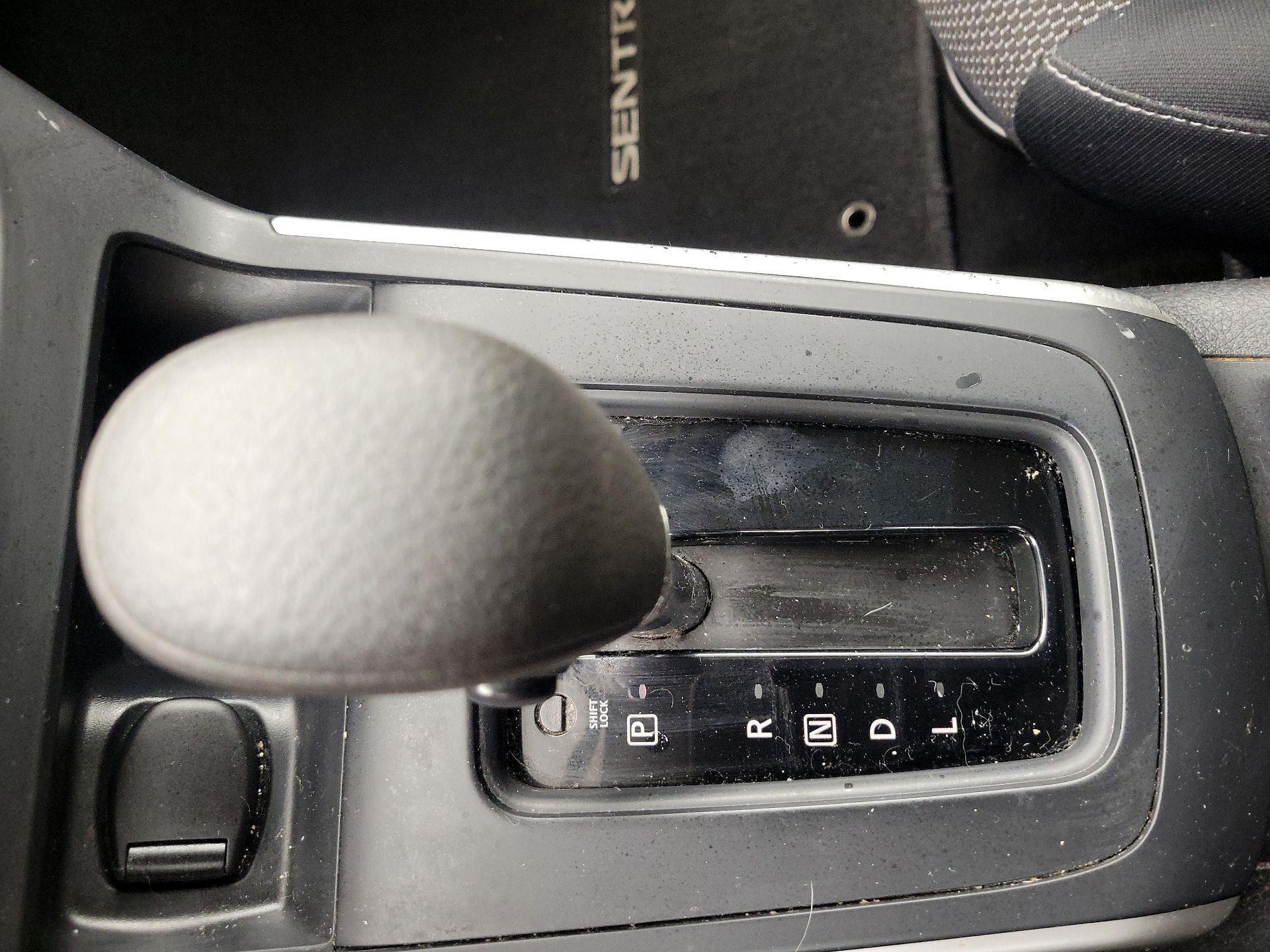 Thumbnail: 2016 Nissan Sentra - 16