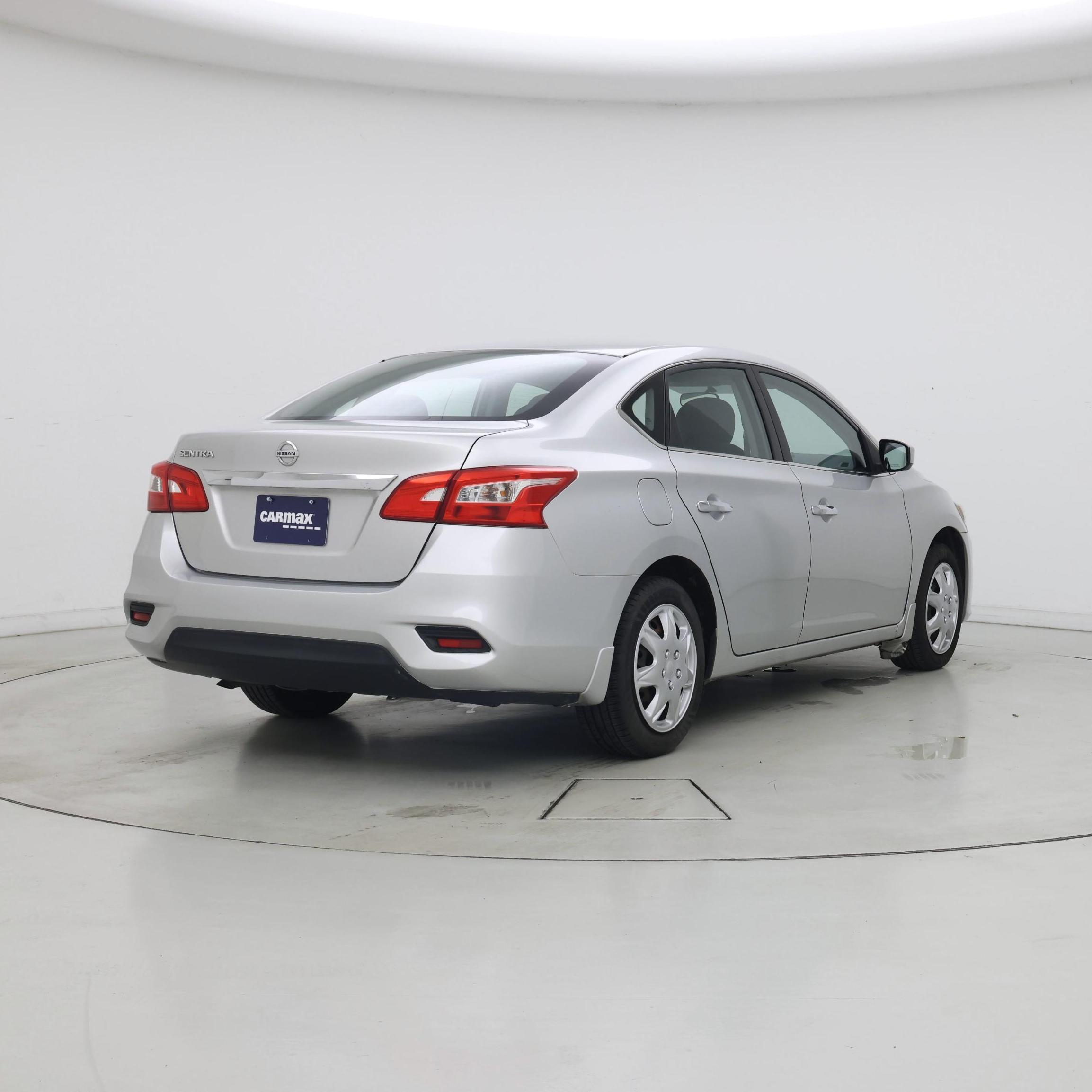 Thumbnail: 2016 Nissan Sentra - 8