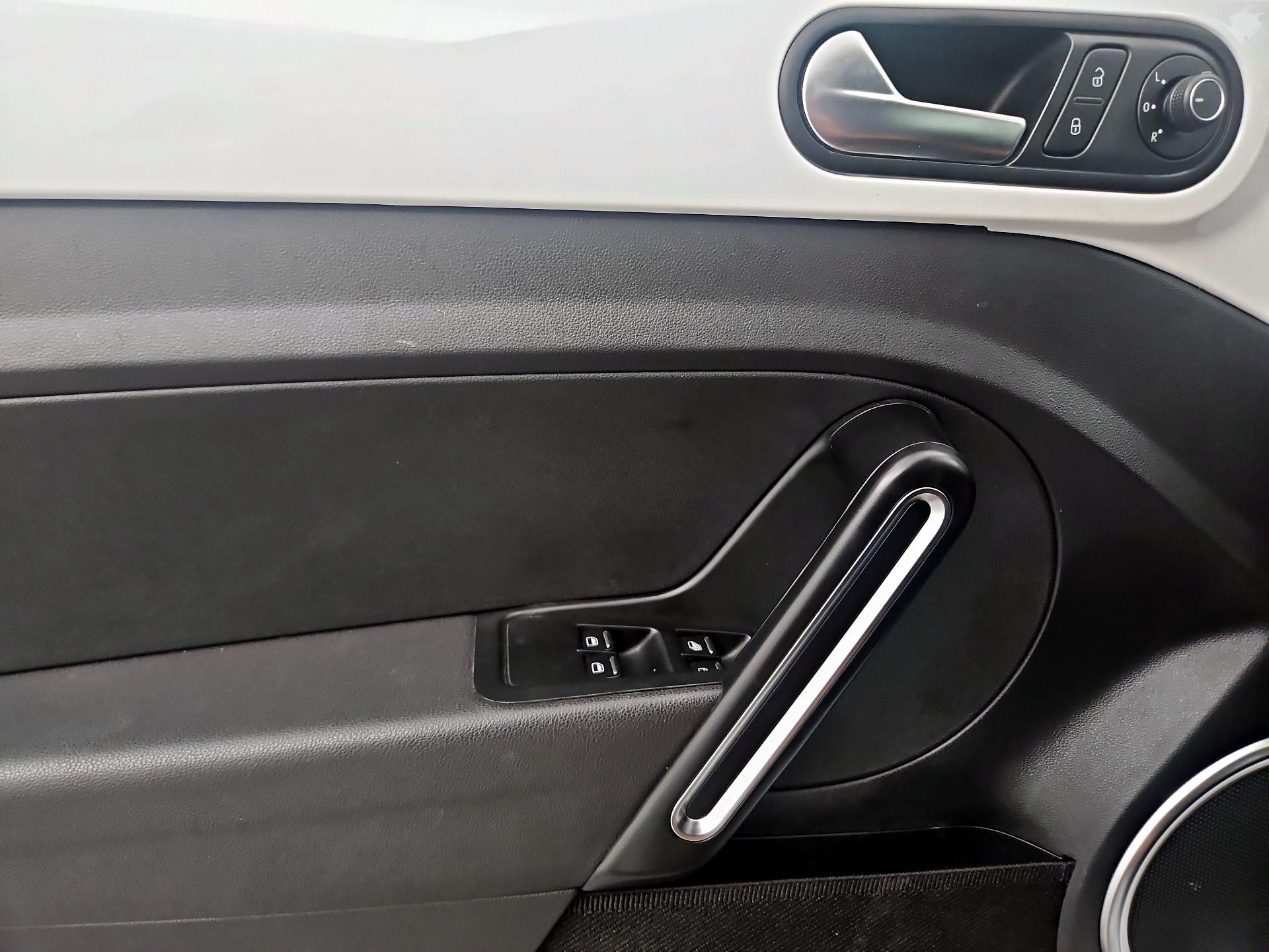 Thumbnail: 2019 Volkswagen Beetle - 10
