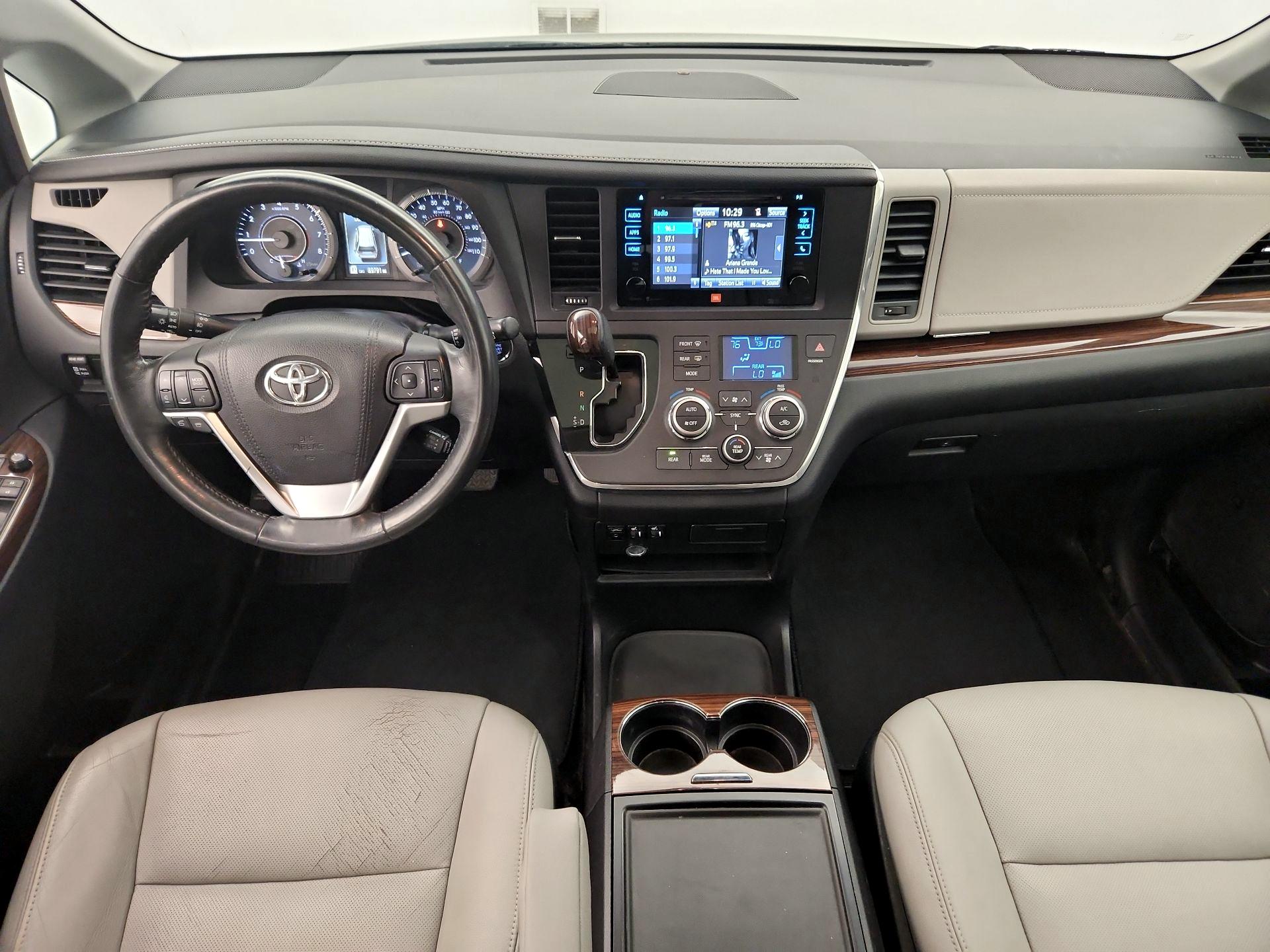 Thumbnail: 2015 Toyota Sienna - 9