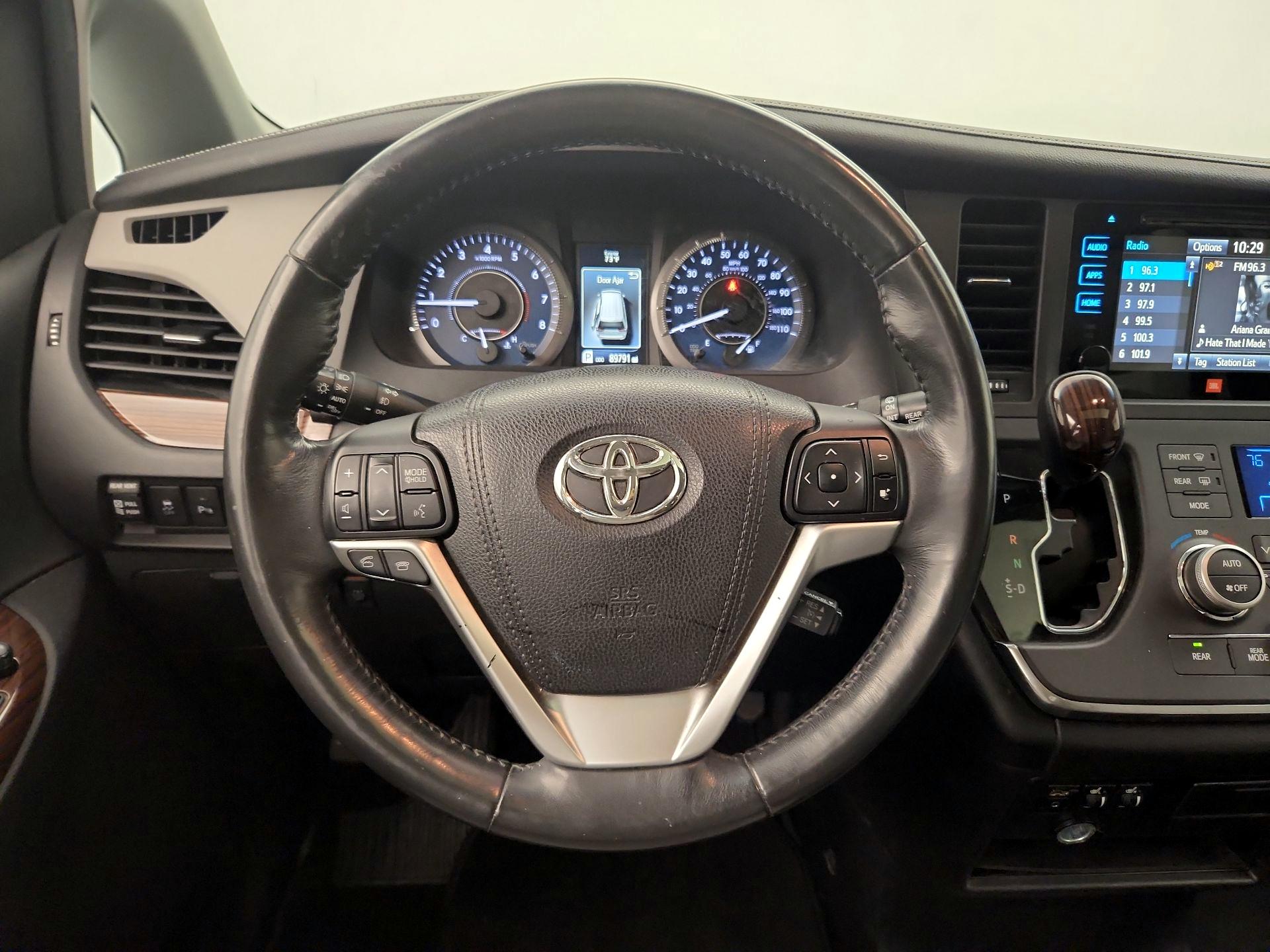 Thumbnail: 2015 Toyota Sienna - 10