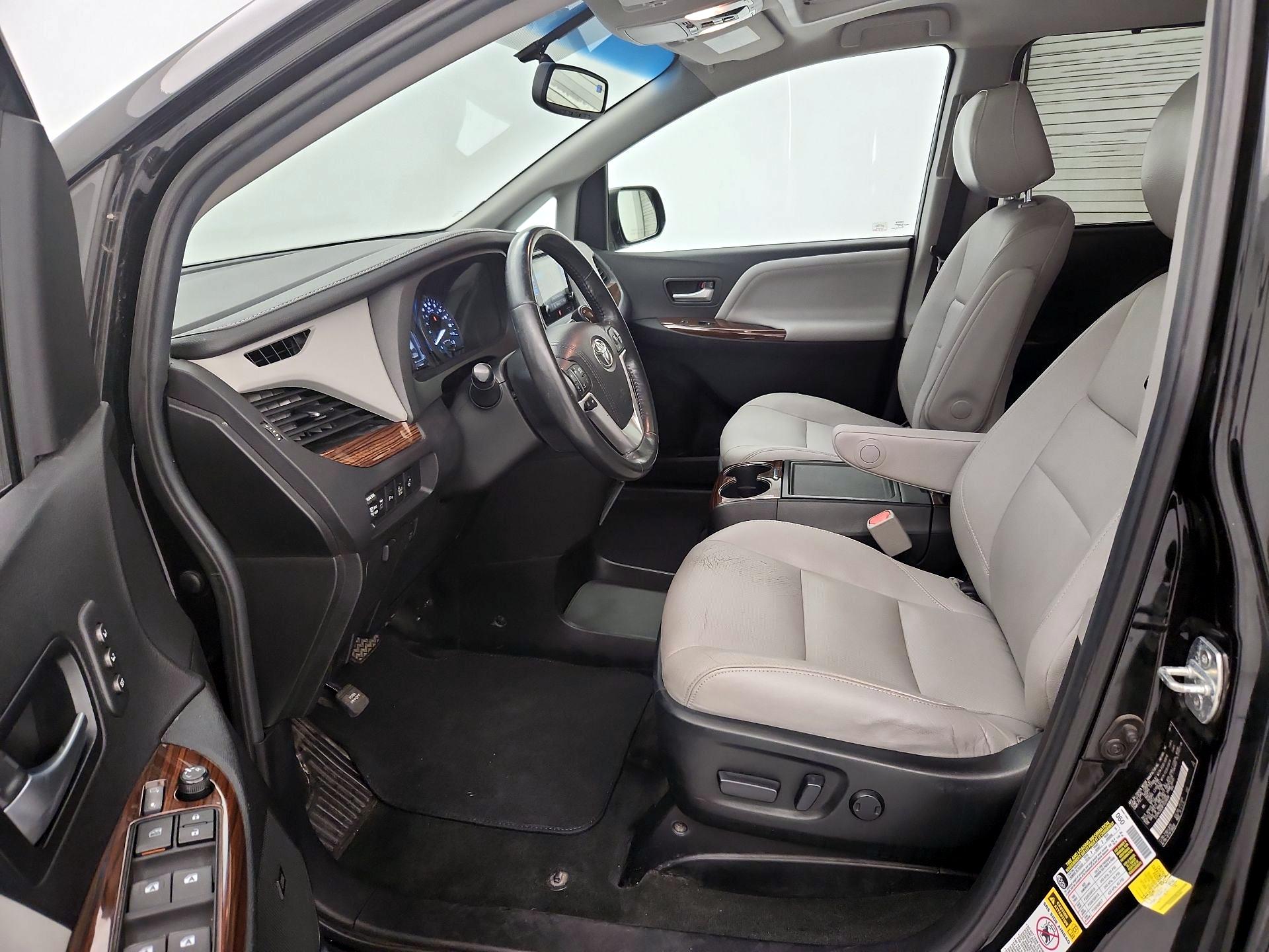 Thumbnail: 2015 Toyota Sienna - 11