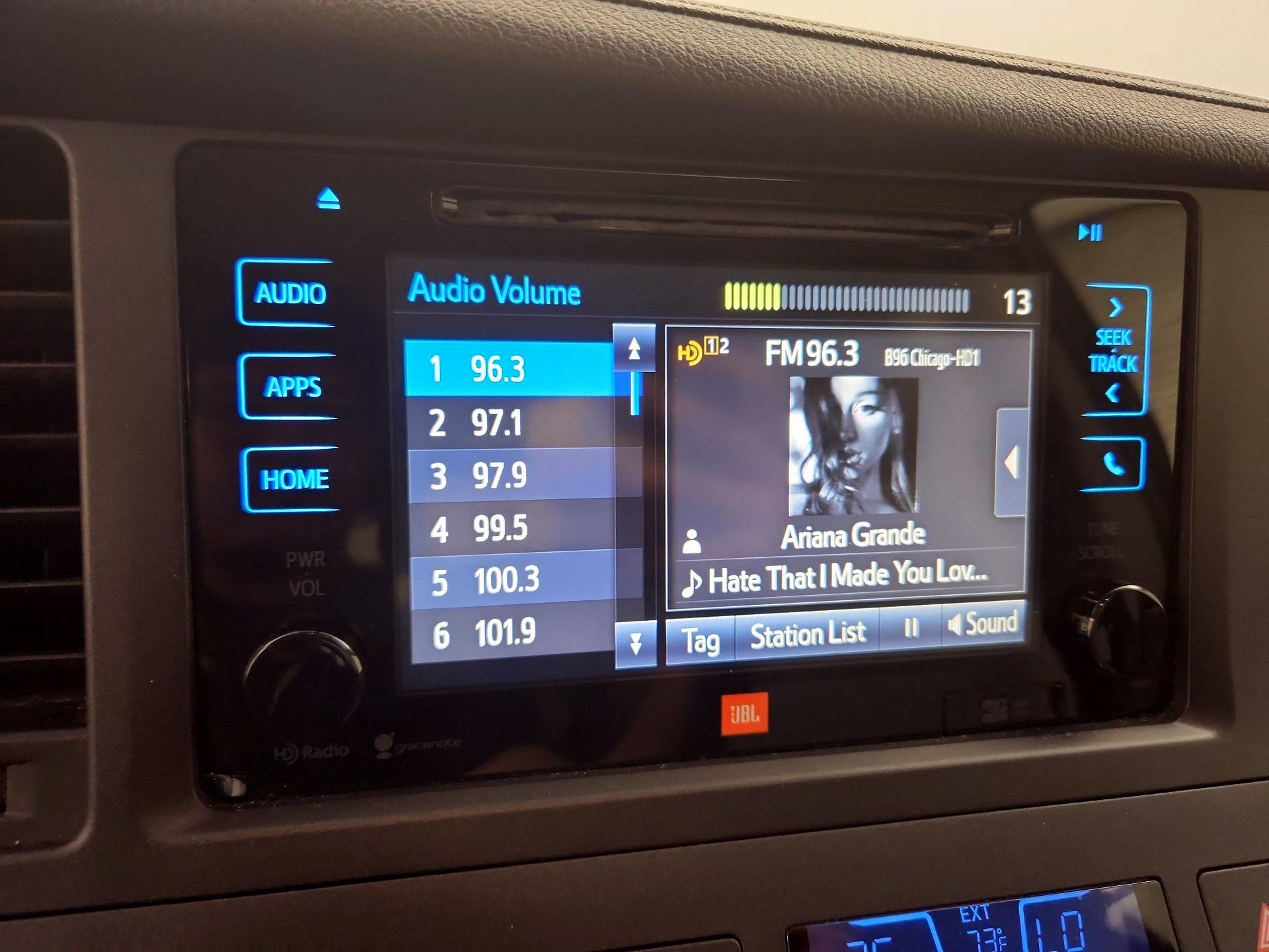 Thumbnail: 2015 Toyota Sienna - 15