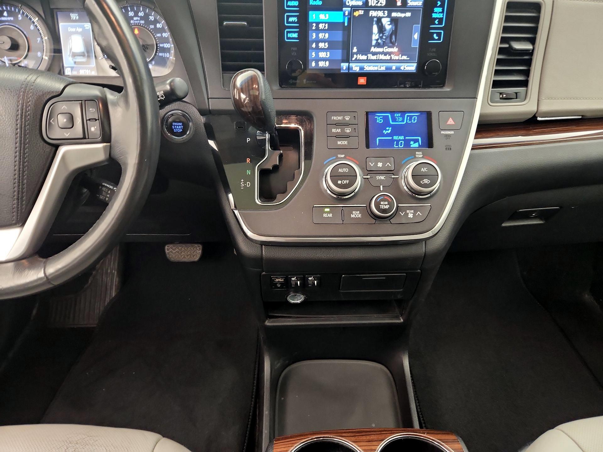 Thumbnail: 2015 Toyota Sienna - 17