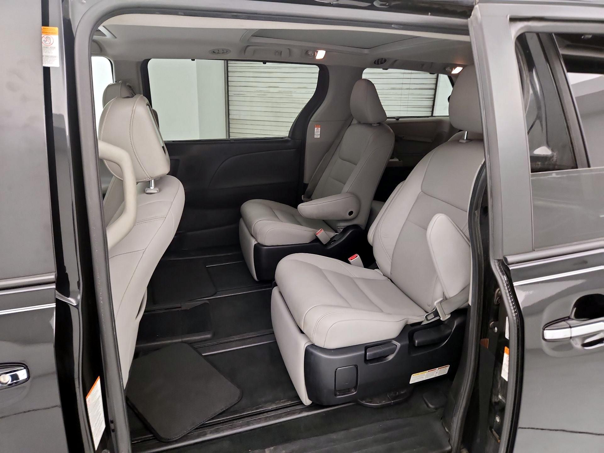 Thumbnail: 2015 Toyota Sienna - 20