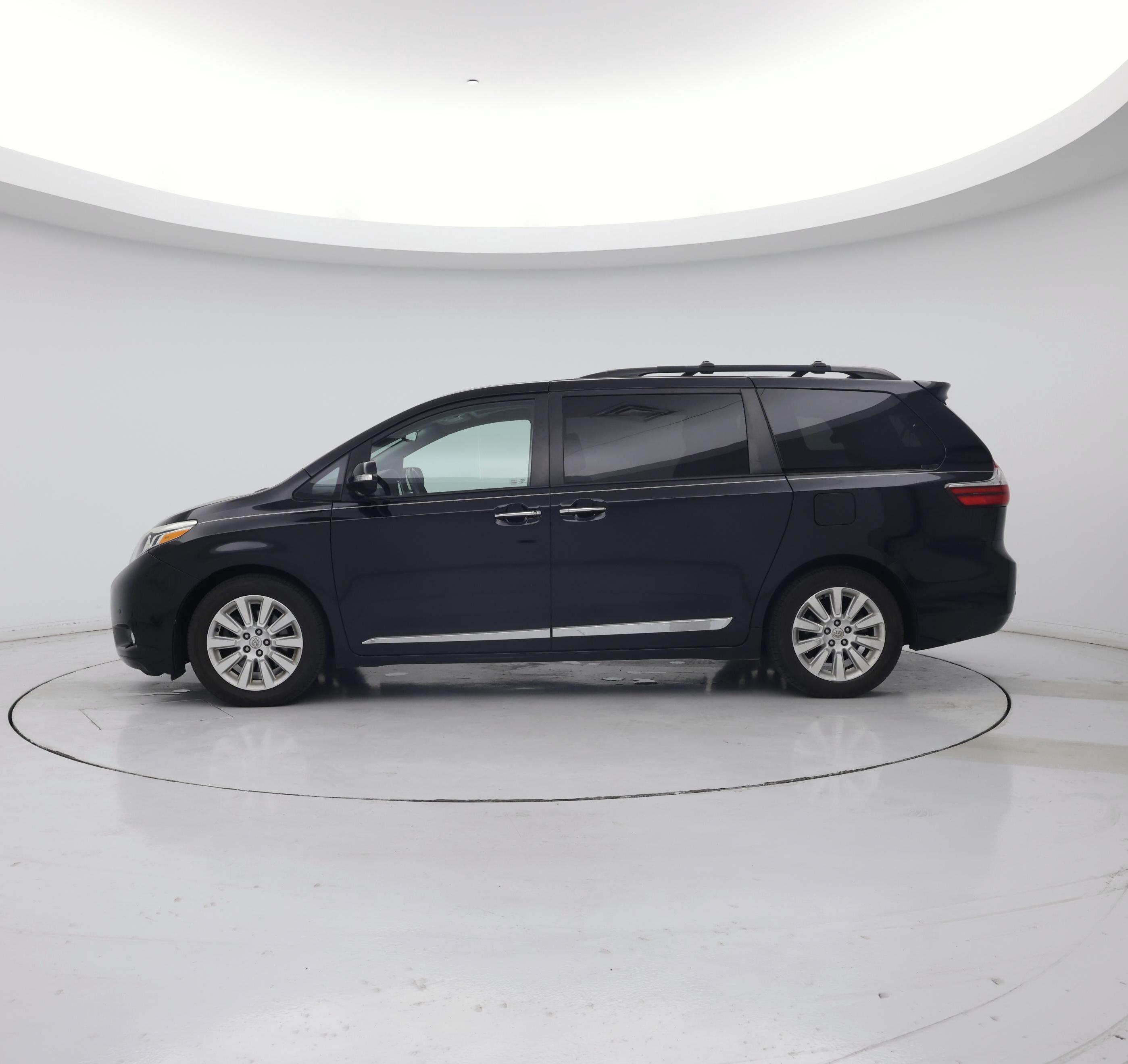 Thumbnail: 2015 Toyota Sienna - 3