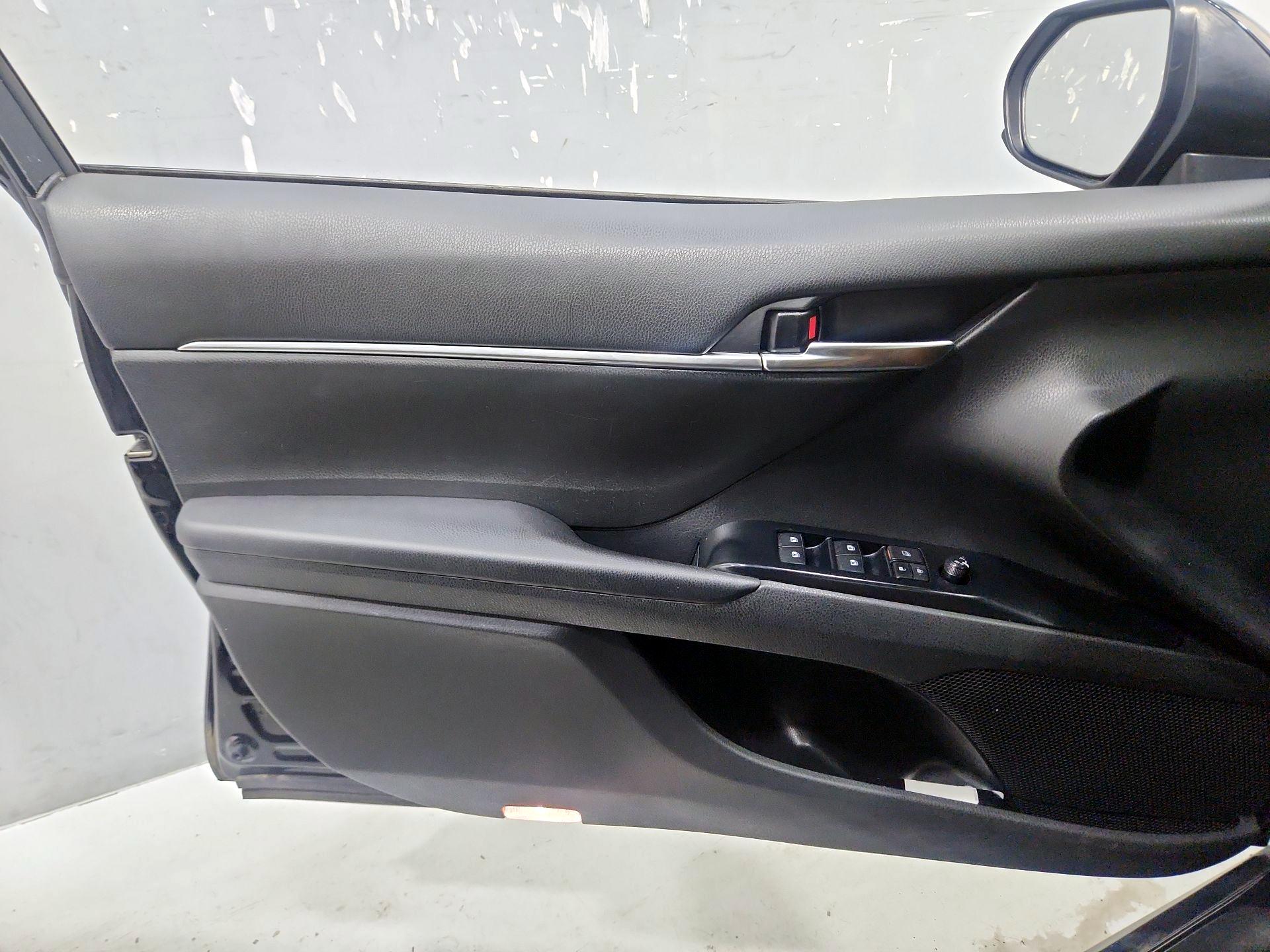 Thumbnail: 2018 Toyota Camry - 12