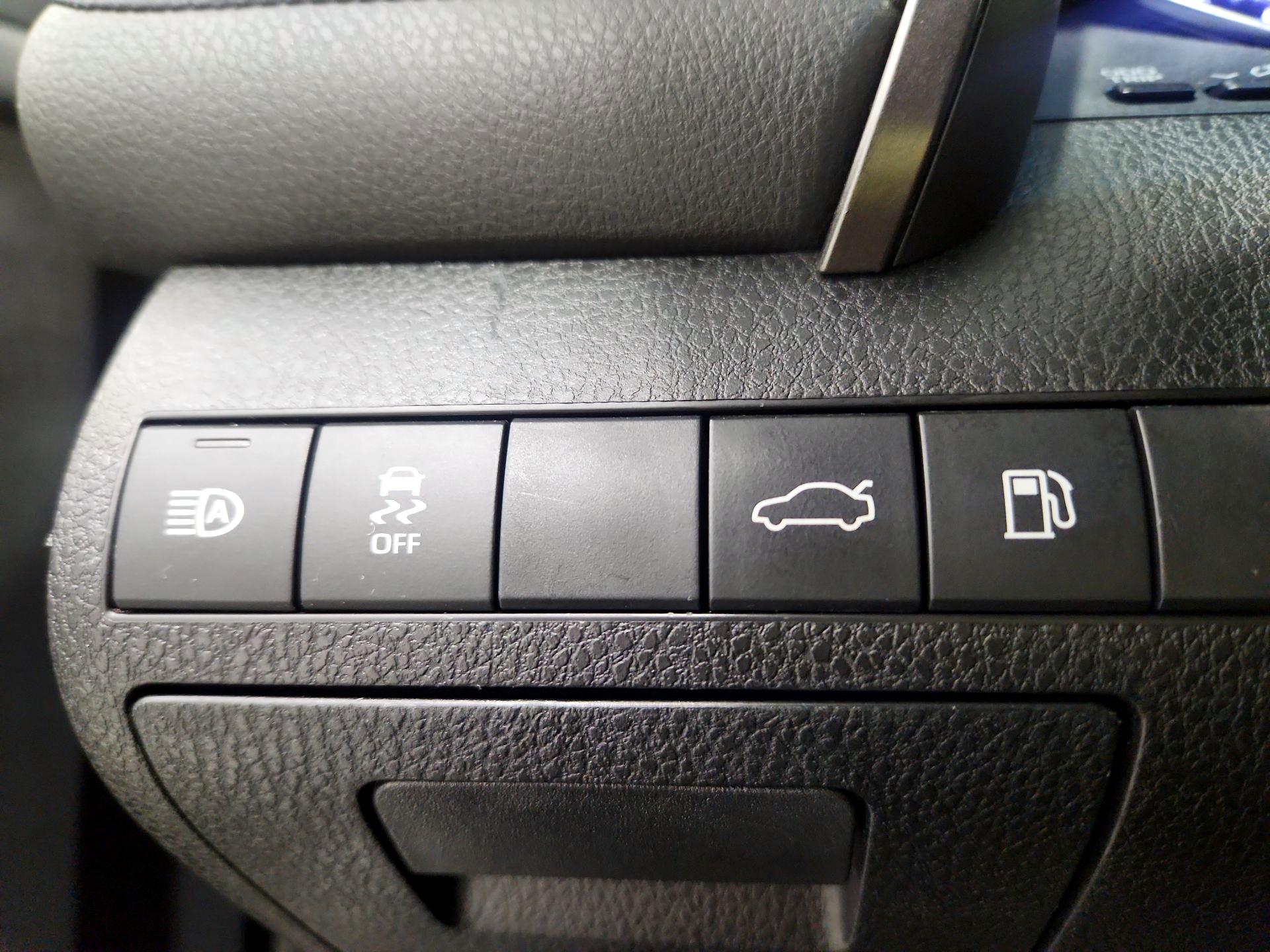Thumbnail: 2018 Toyota Camry - 13