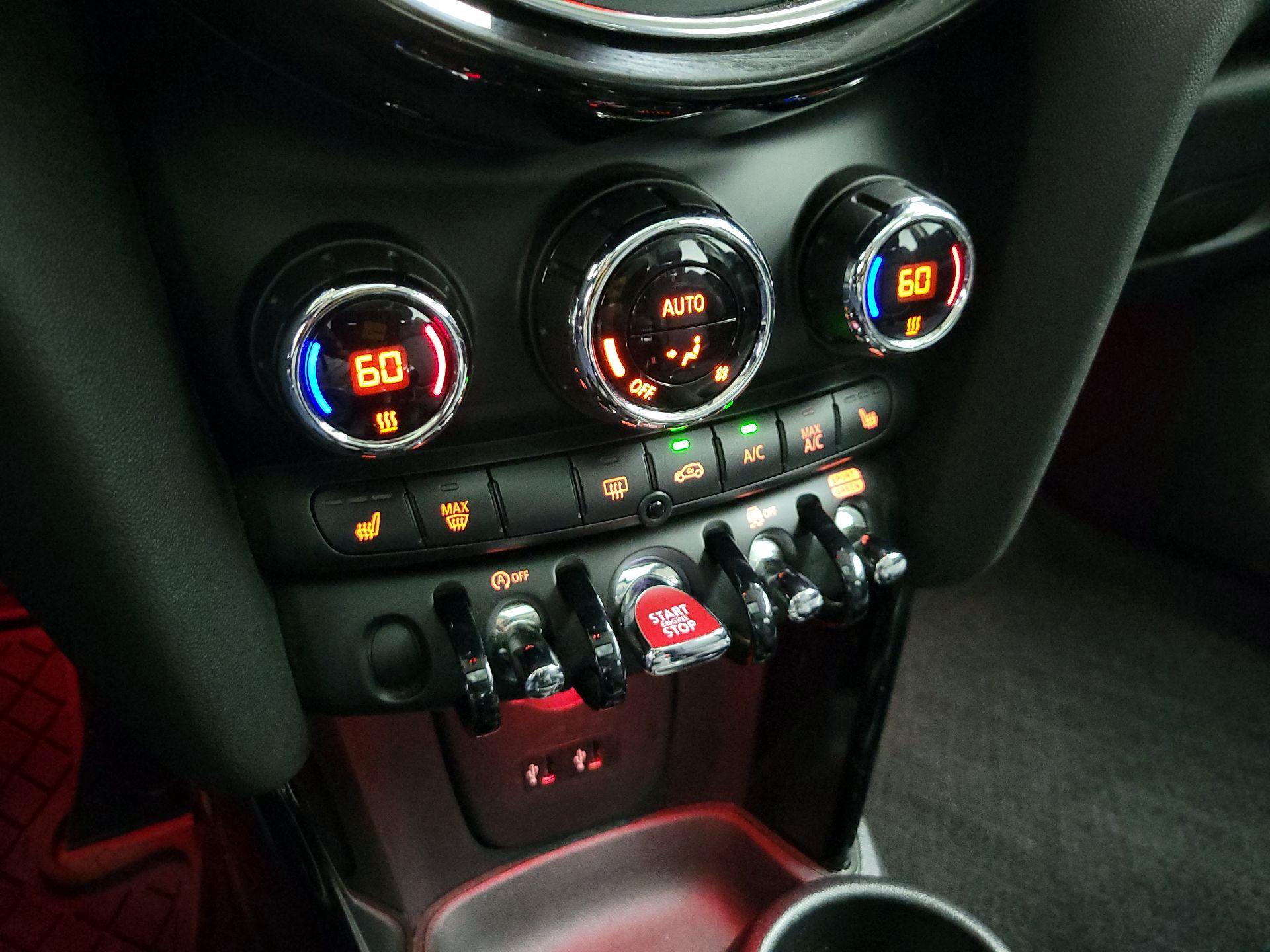 Thumbnail: 2019 MINI Cooper Hardtop - 16