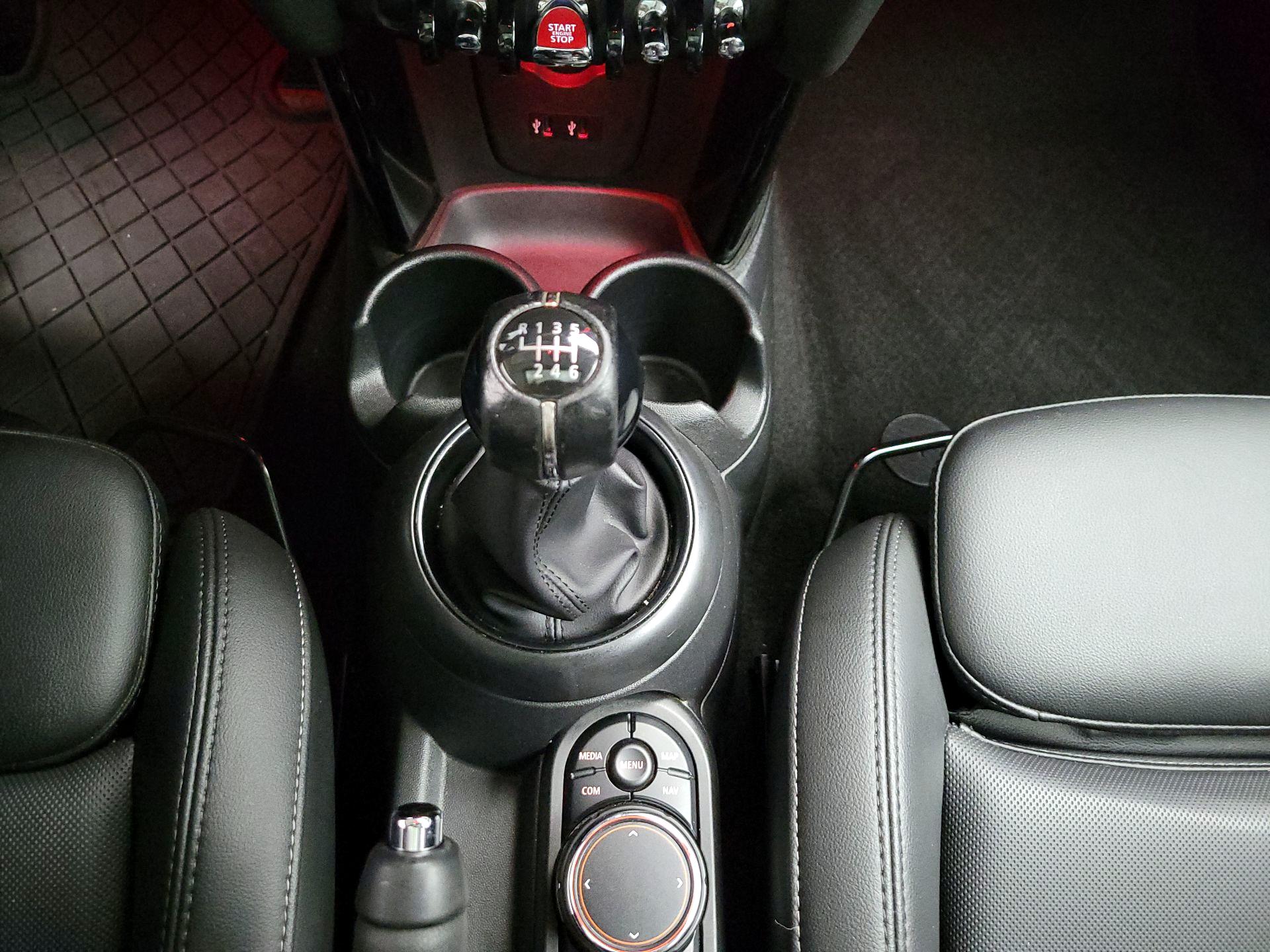 Thumbnail: 2019 MINI Cooper Hardtop - 17